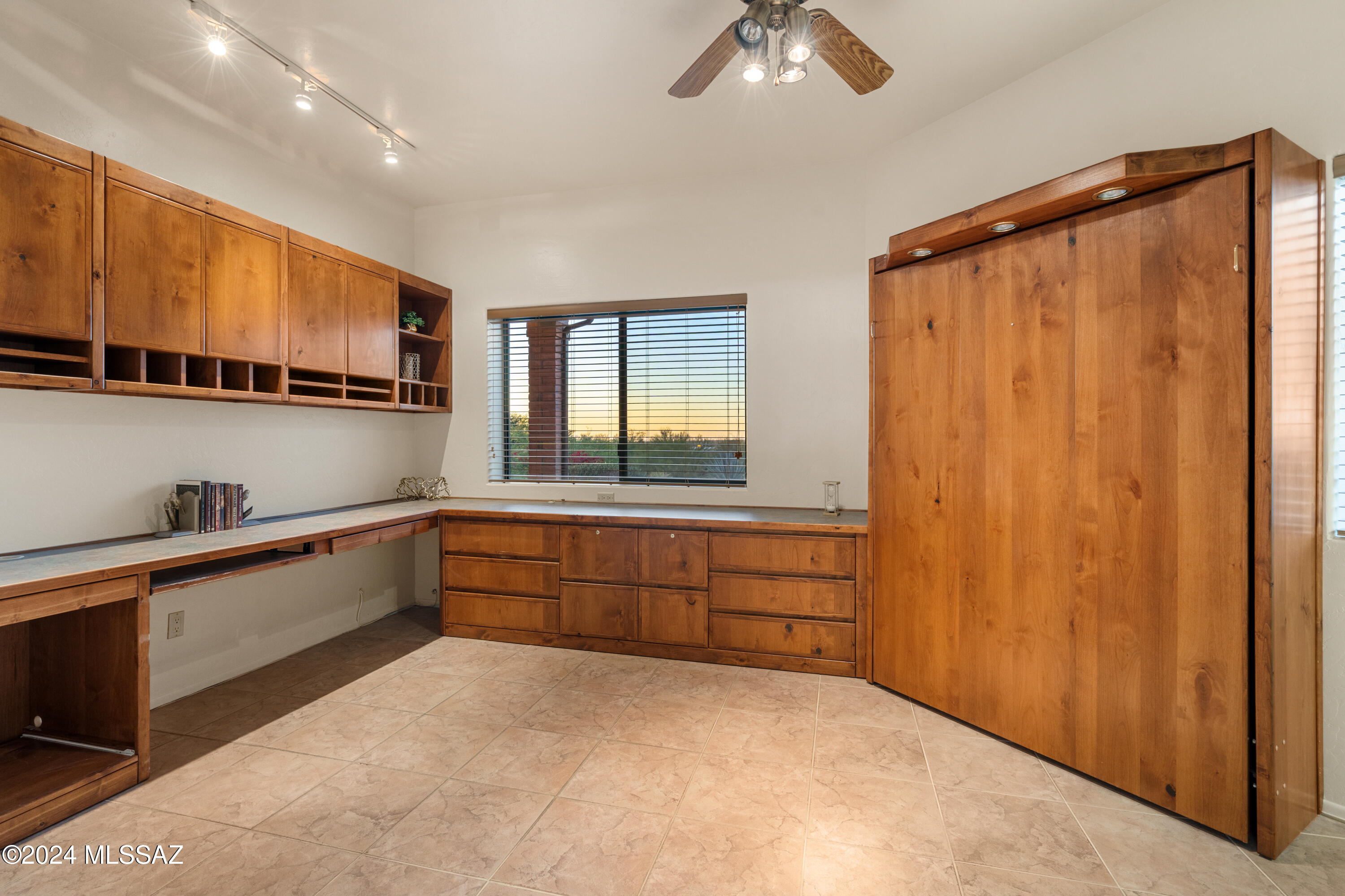 1060 E Canada Vista Place