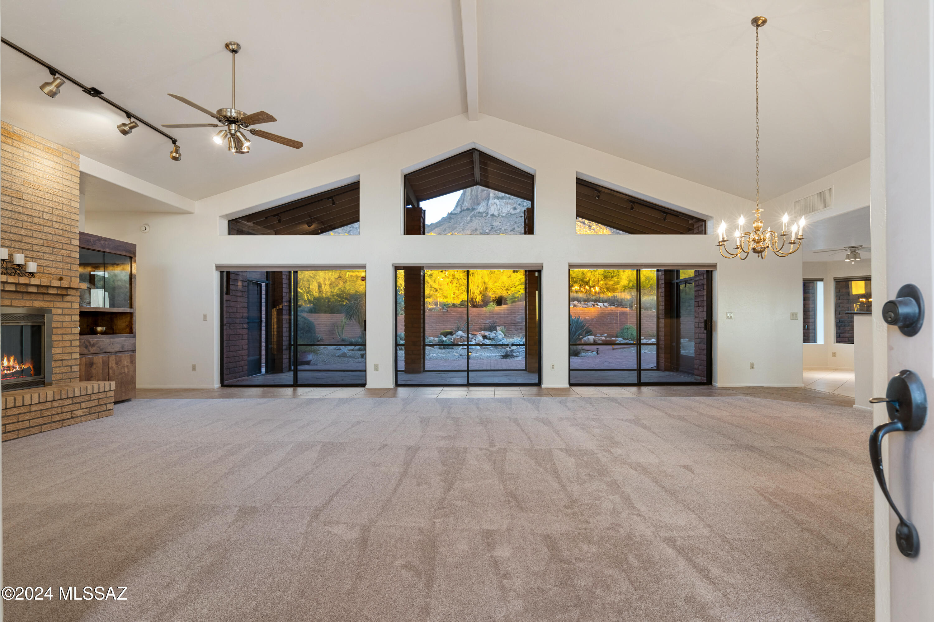 1060 E Canada Vista Place