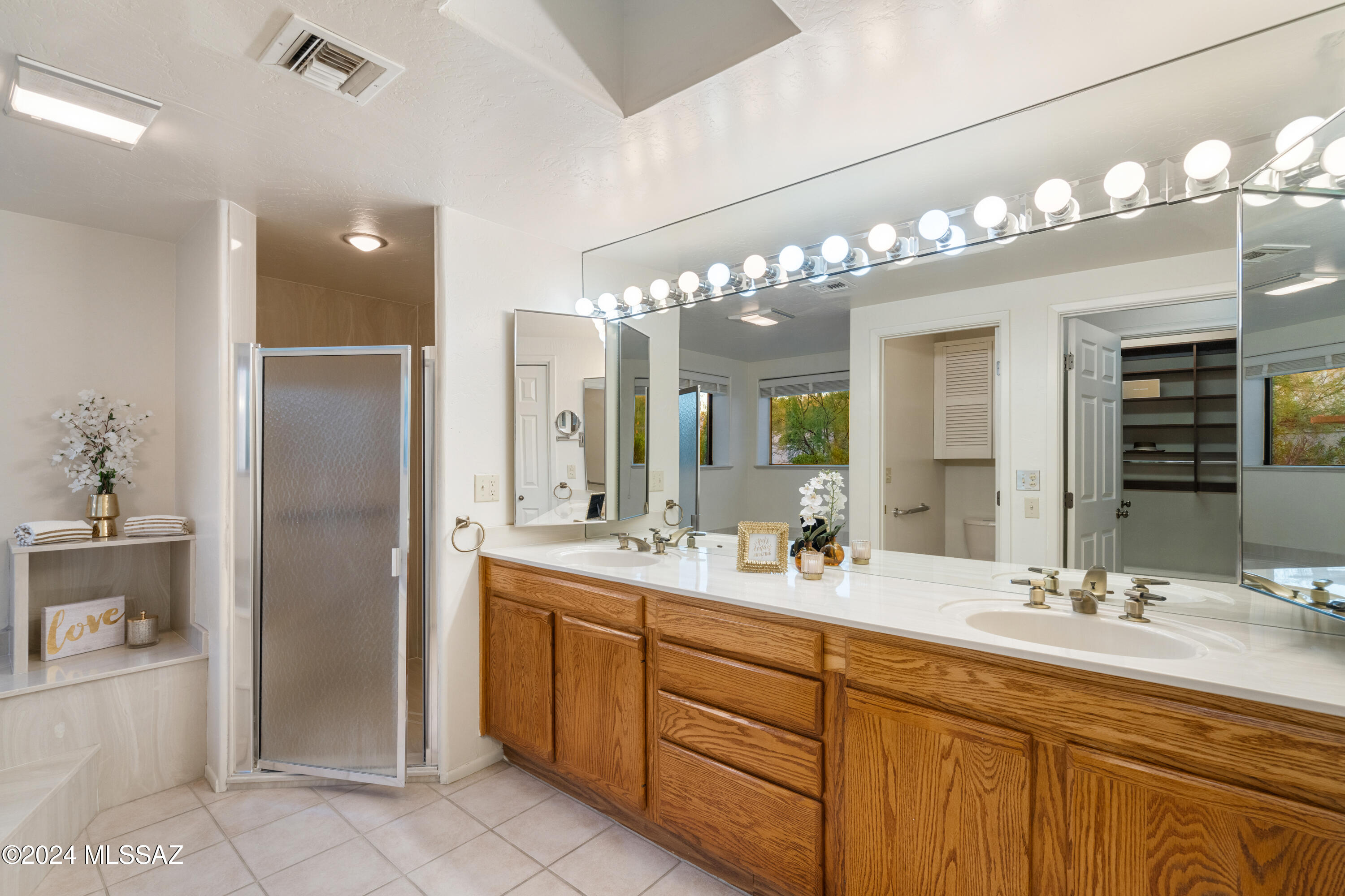 1060 E Canada Vista Place