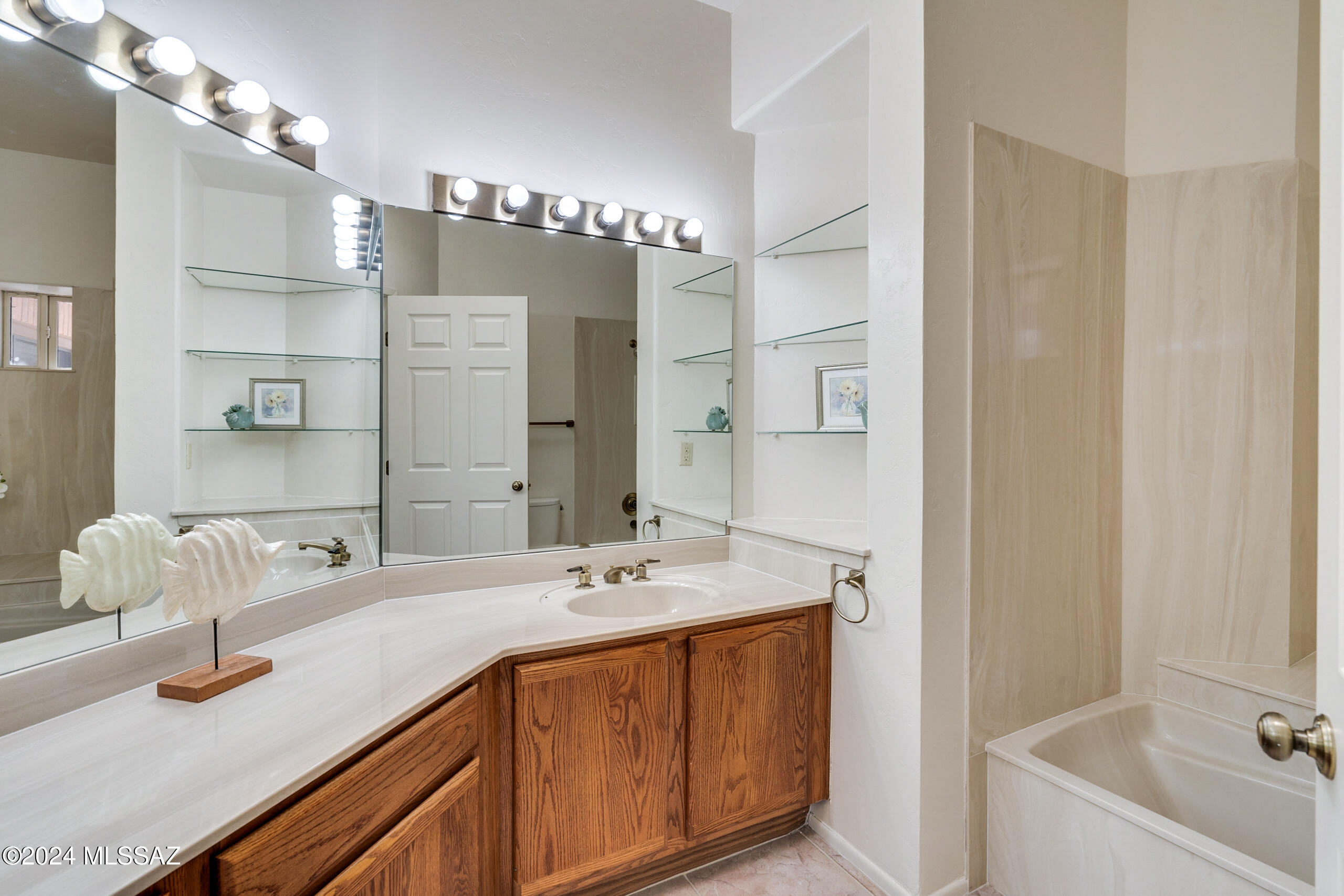 1060 E Canada Vista Place