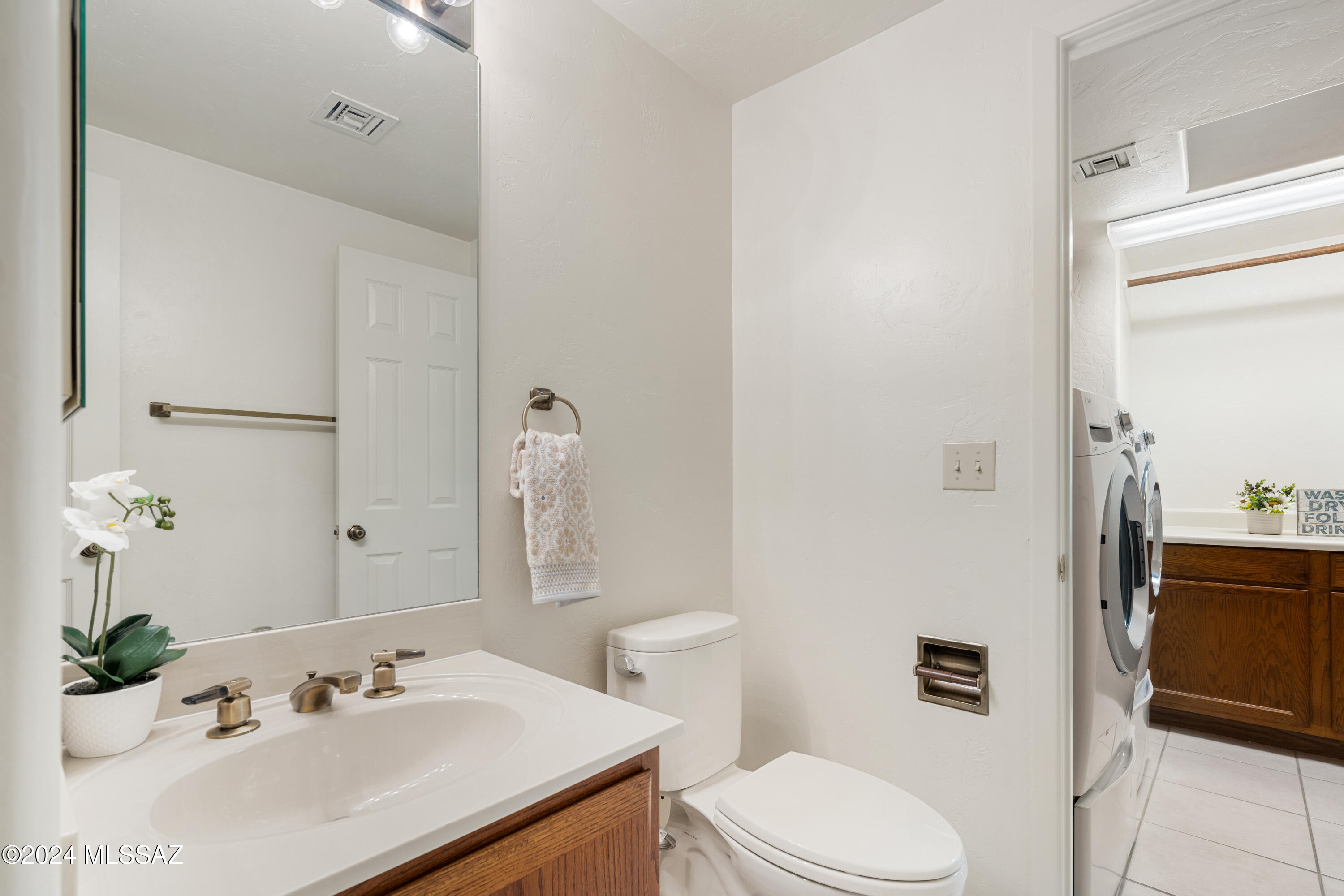 1060 E Canada Vista Place