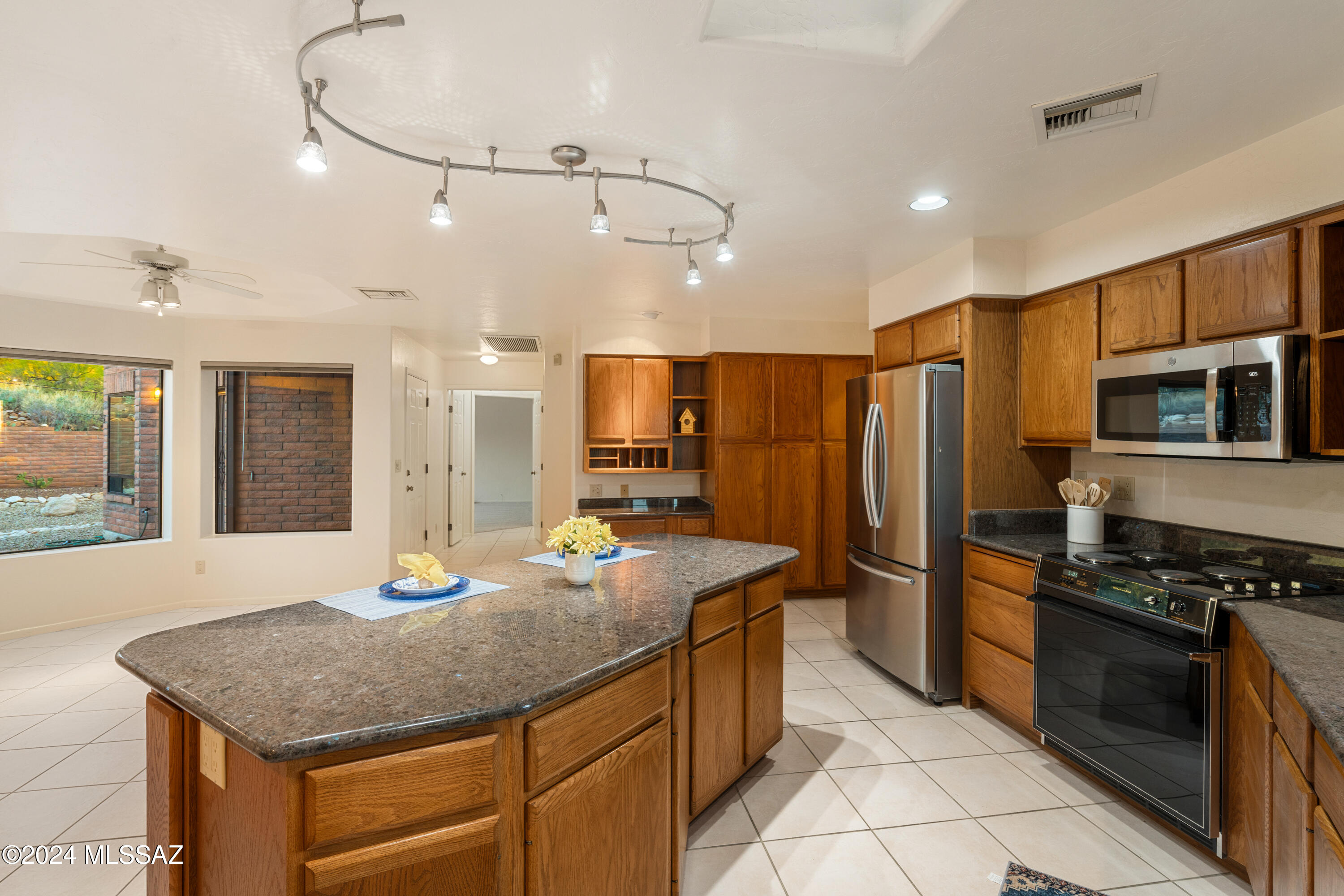 1060 E Canada Vista Place