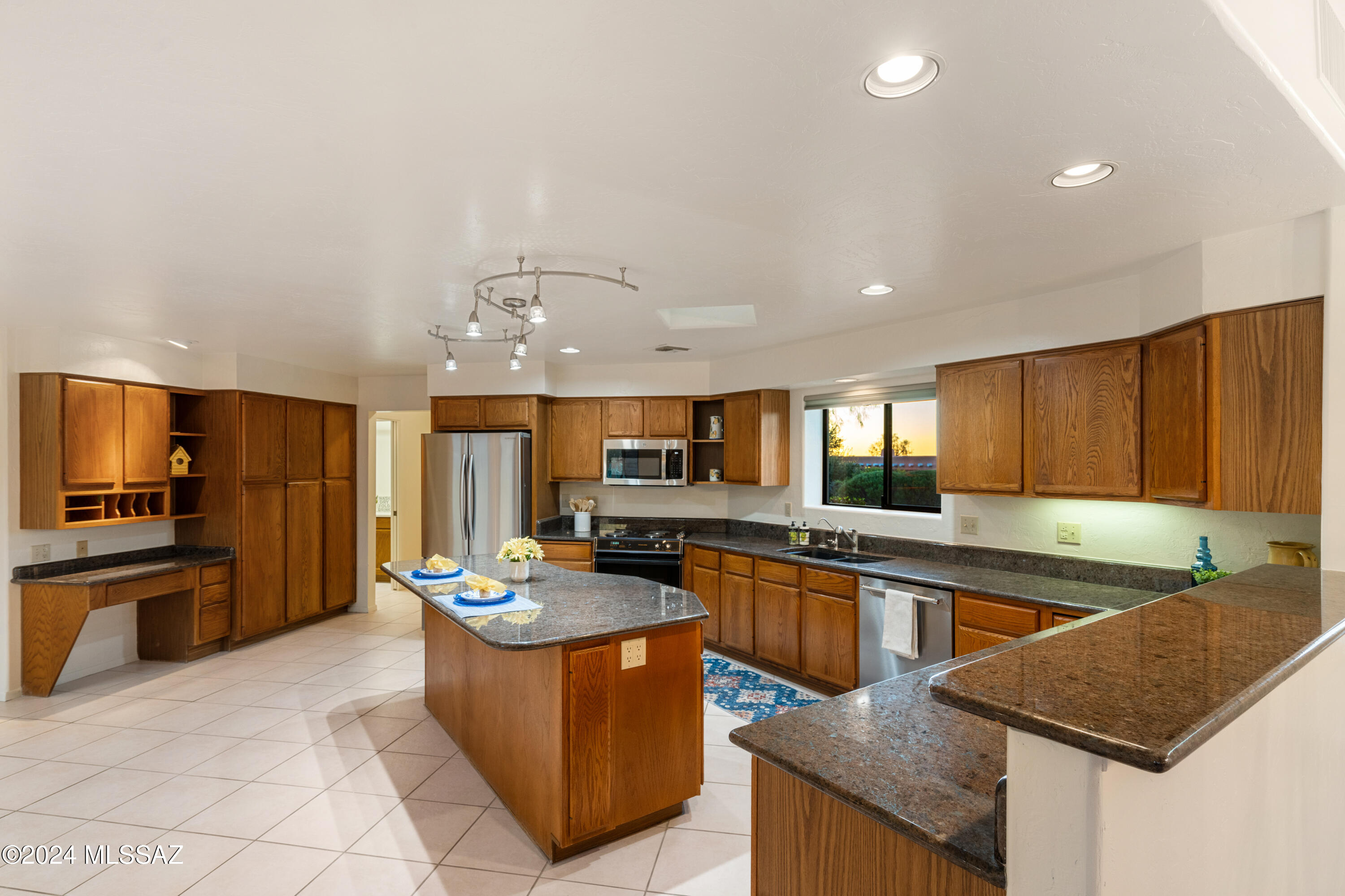 1060 E Canada Vista Place