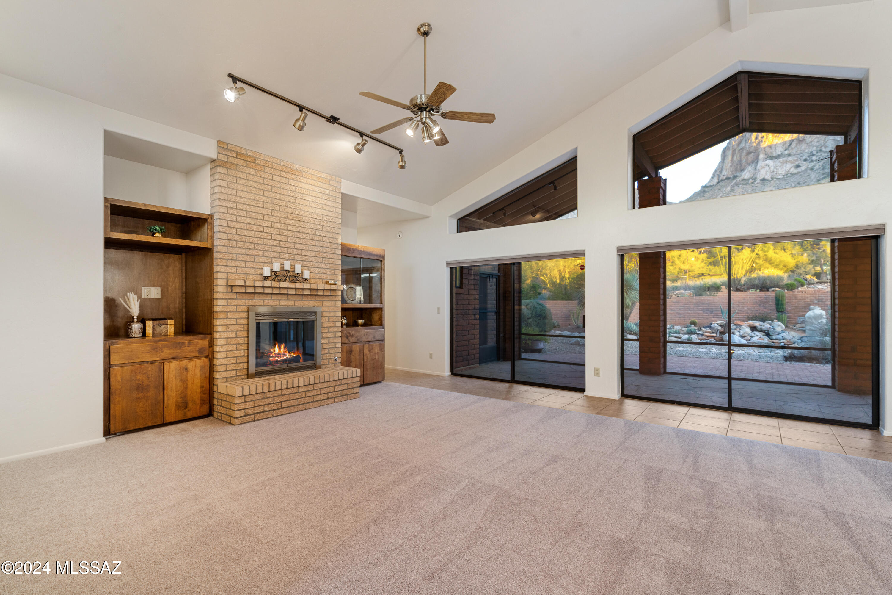 1060 E Canada Vista Place