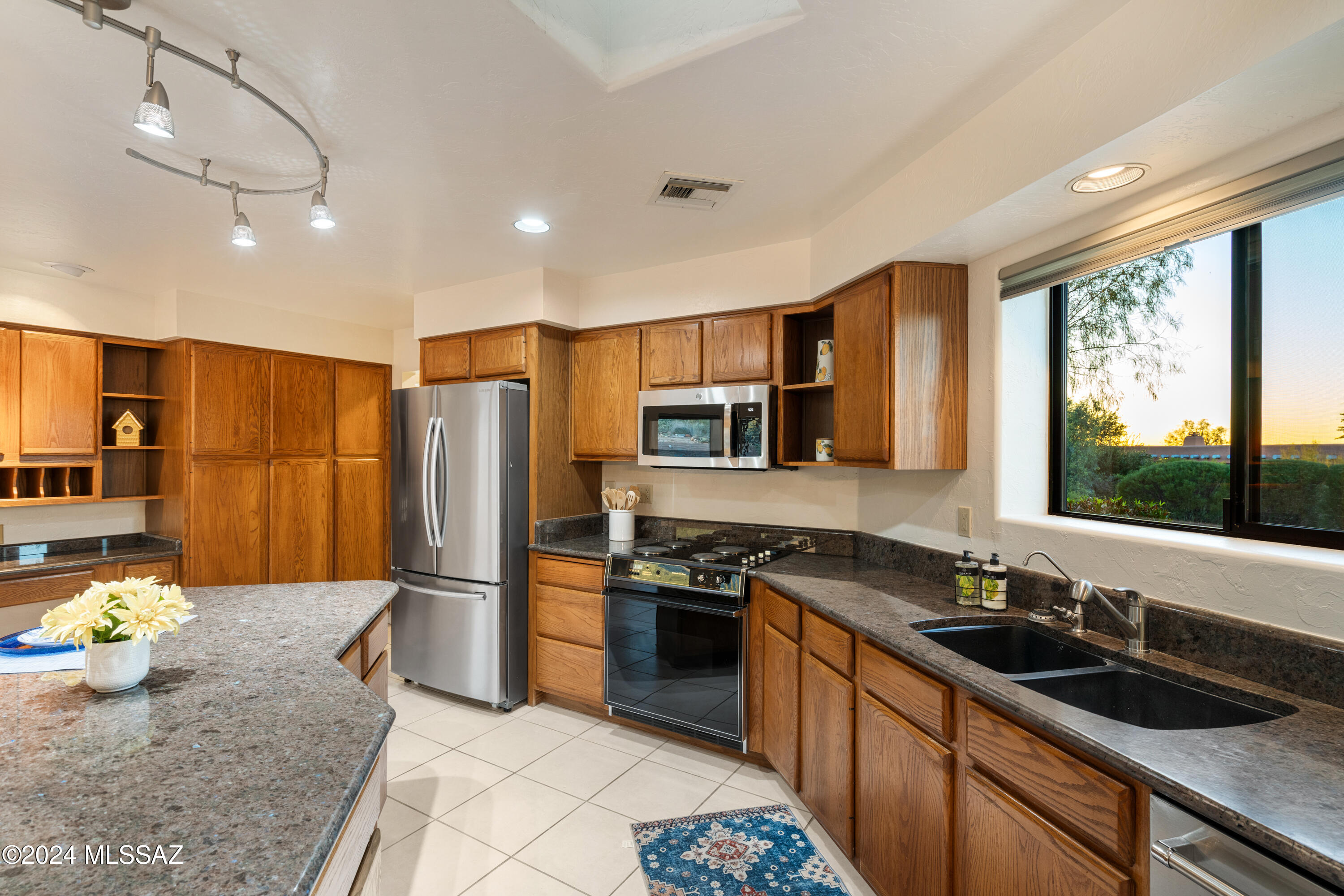 1060 E Canada Vista Place