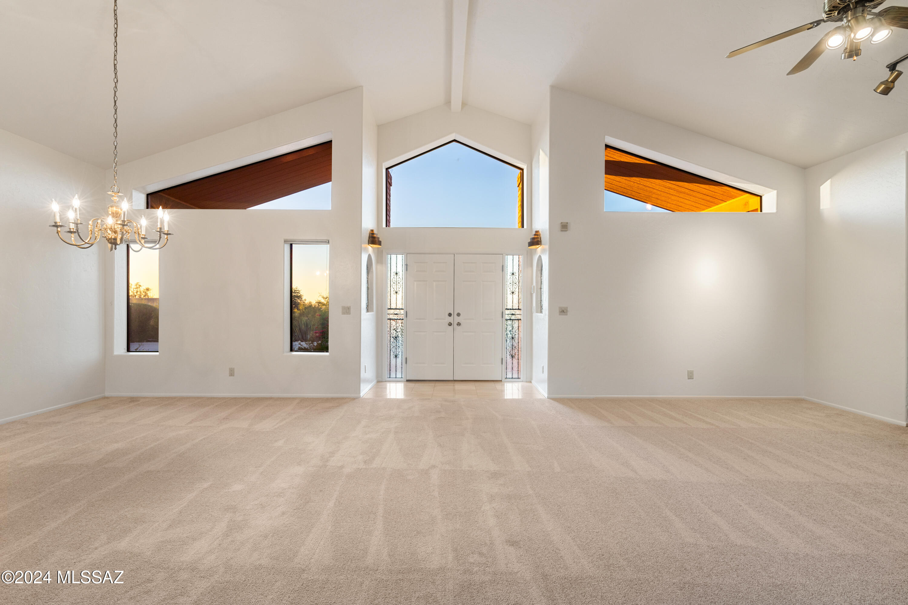 1060 E Canada Vista Place