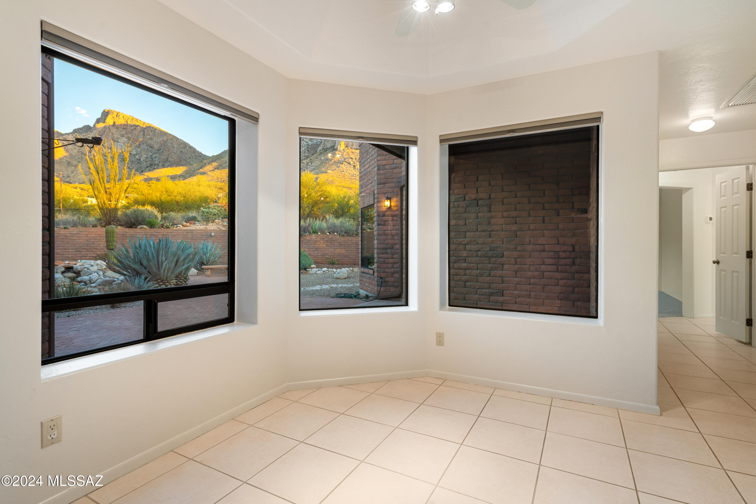 1060 E Canada Vista Place