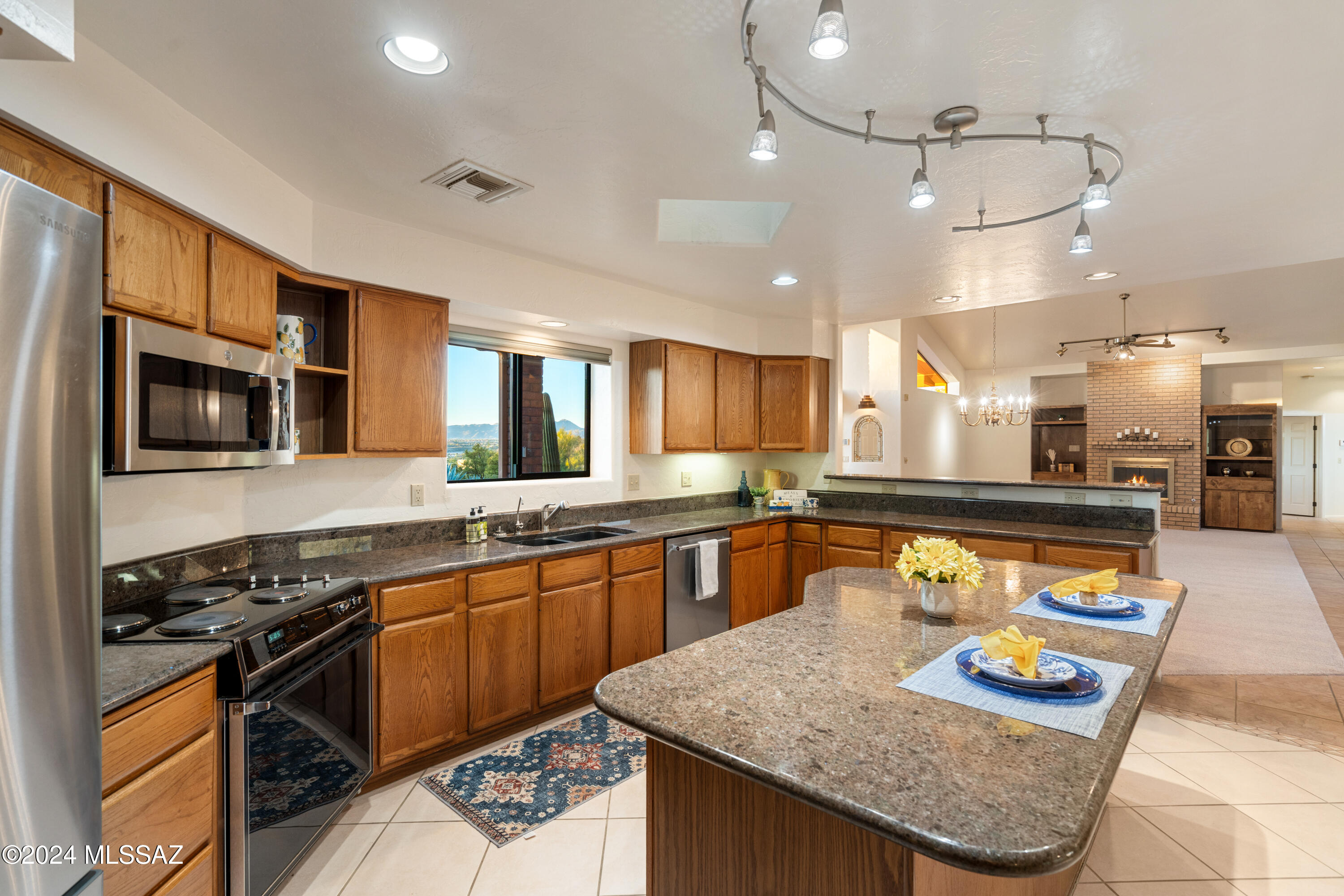 1060 E Canada Vista Place
