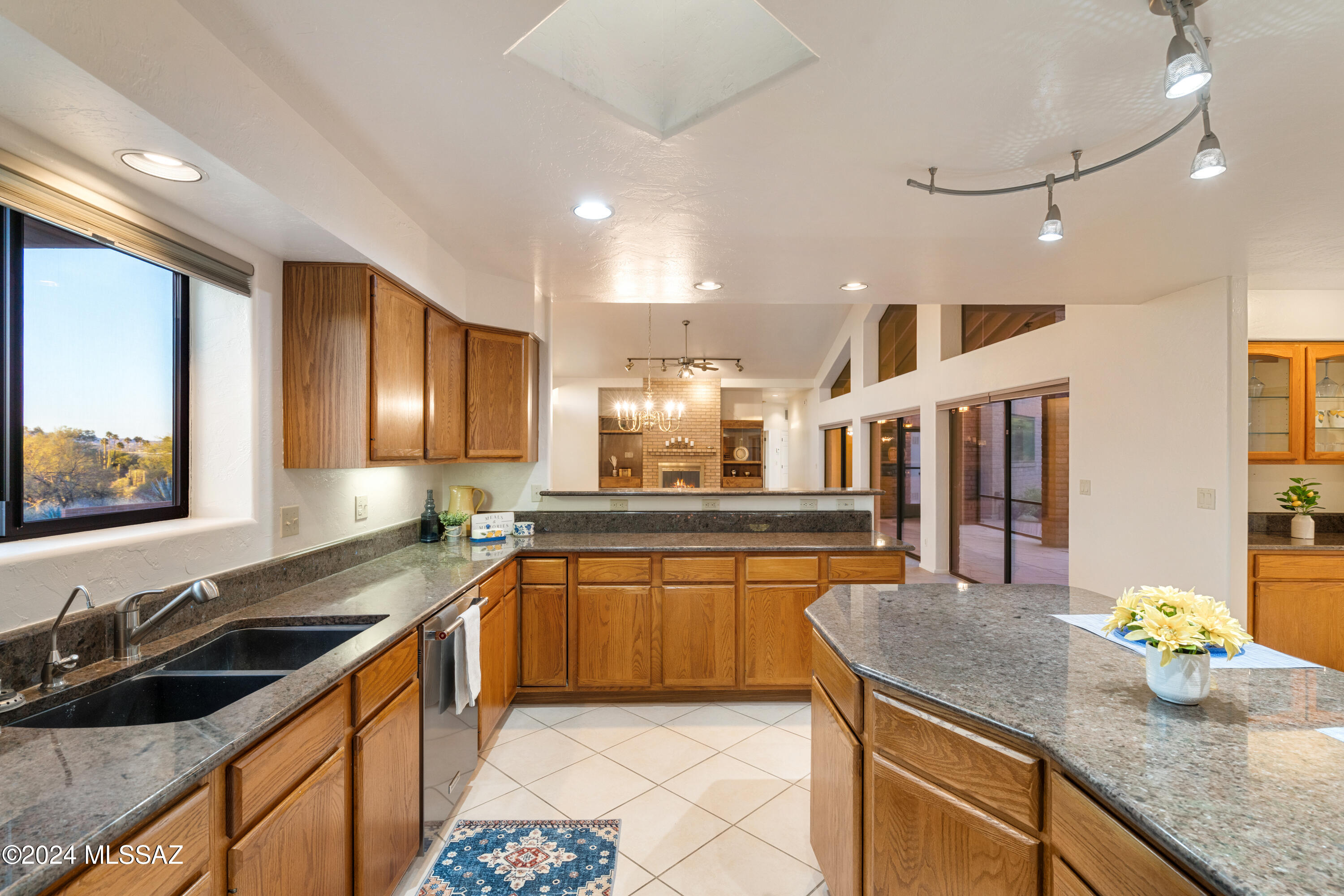 1060 E Canada Vista Place