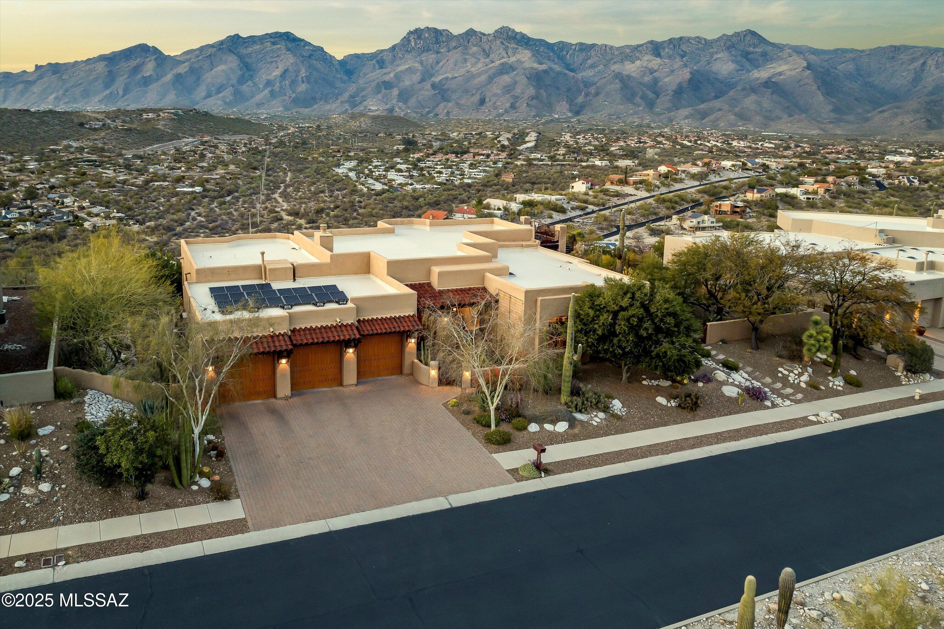 7557 E Crested Saguaro Place