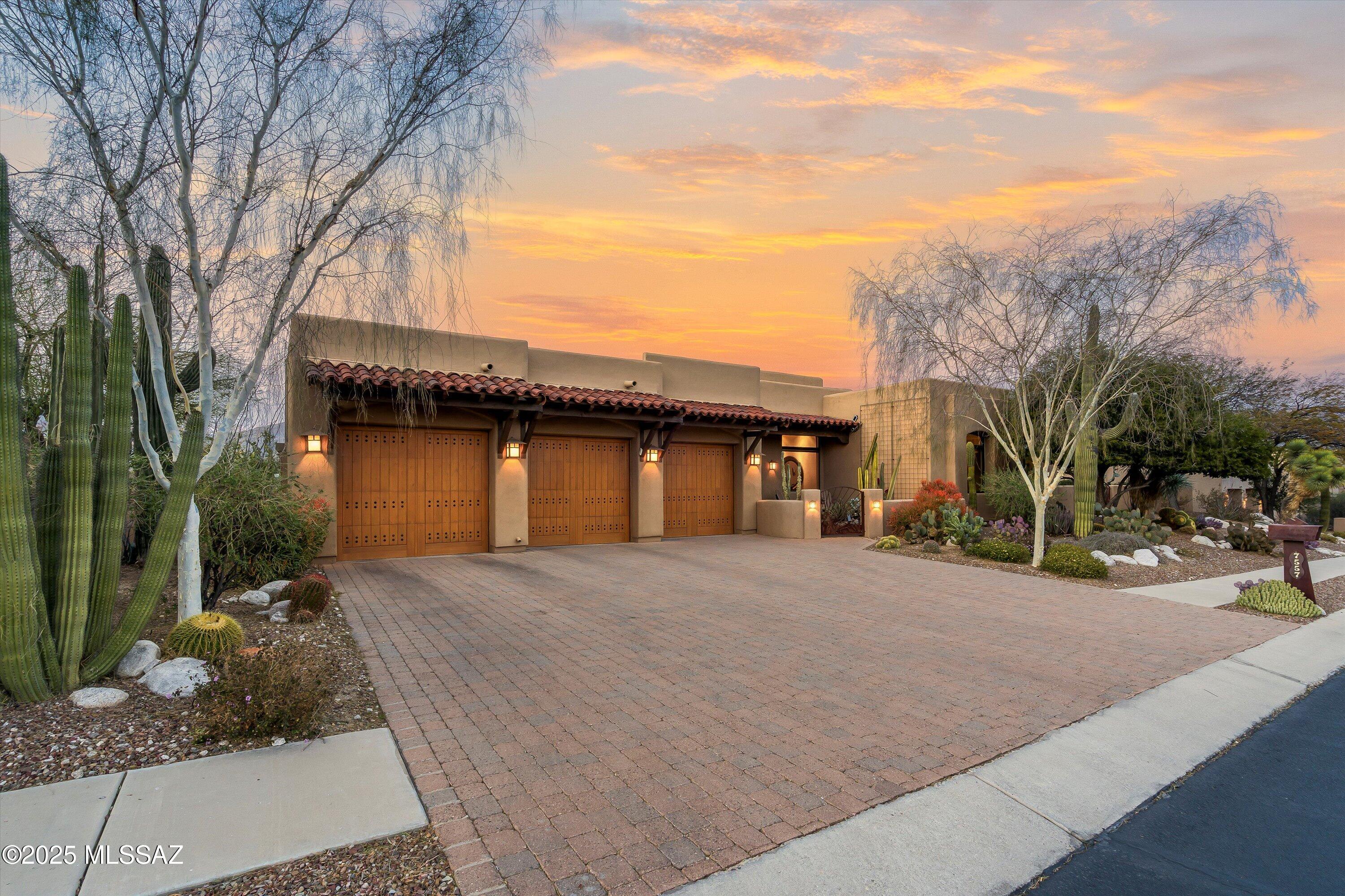 7557 E Crested Saguaro Place