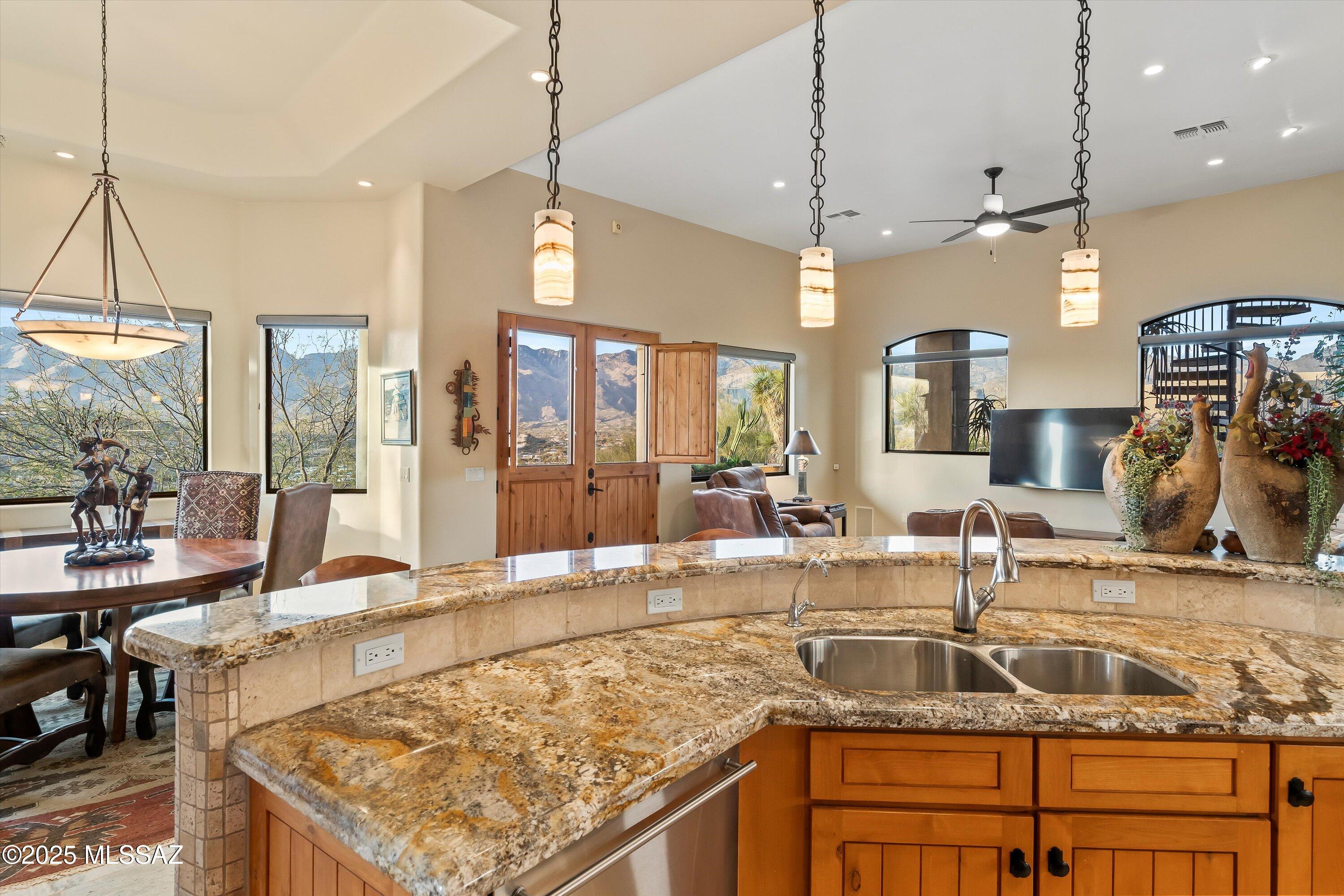 7557 E Crested Saguaro Place