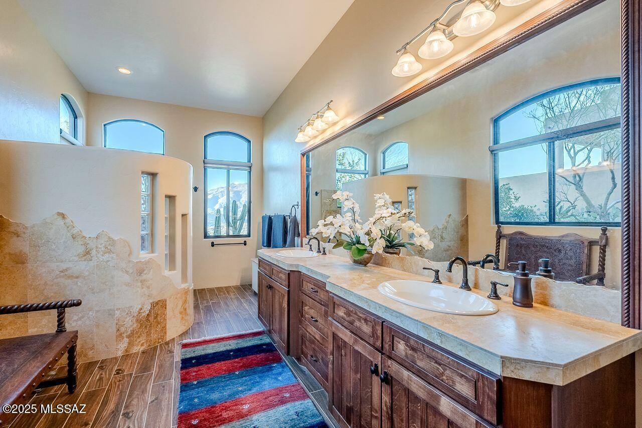 7557 E Crested Saguaro Place