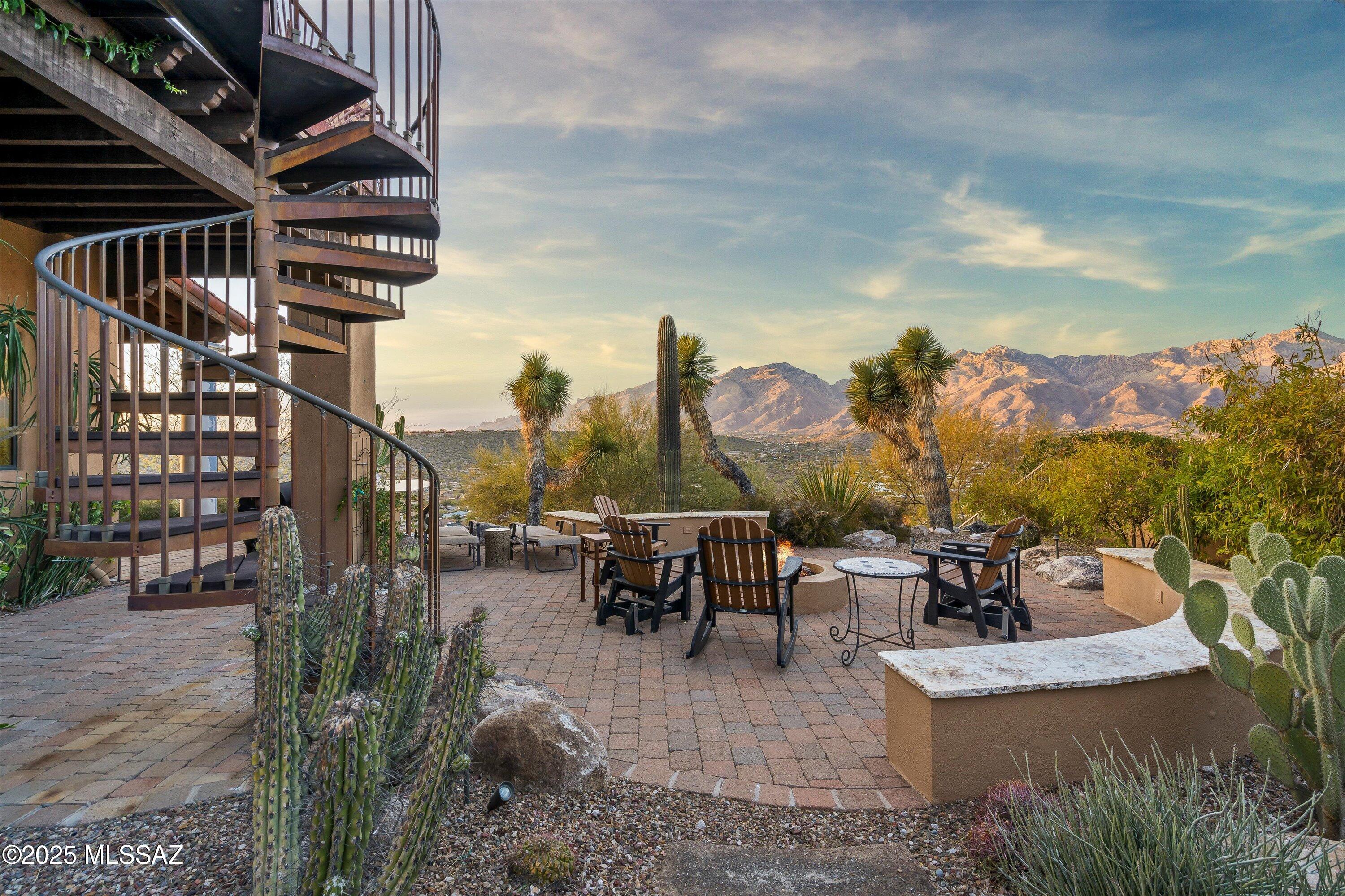 7557 E Crested Saguaro Place