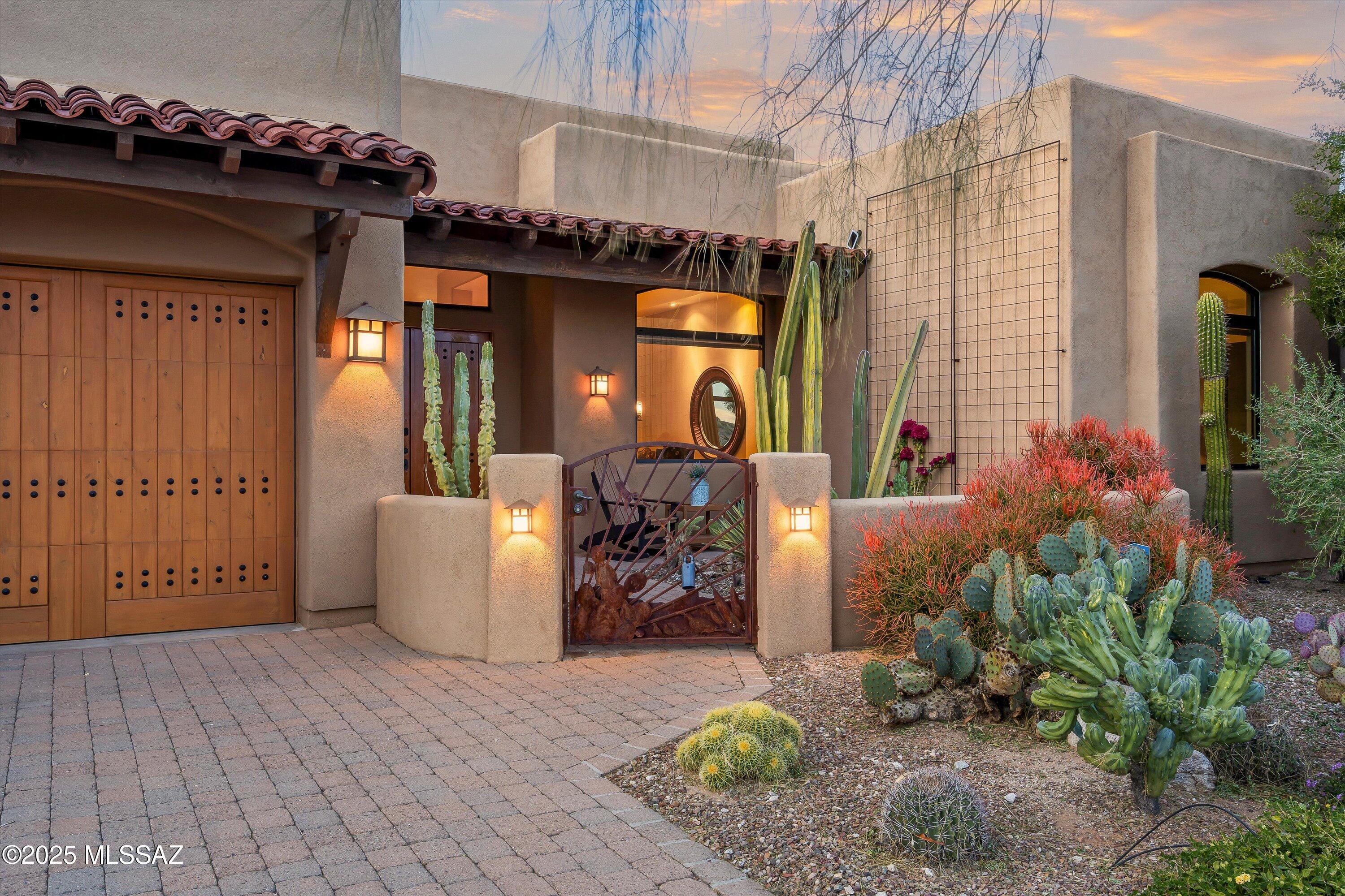 7557 E Crested Saguaro Place