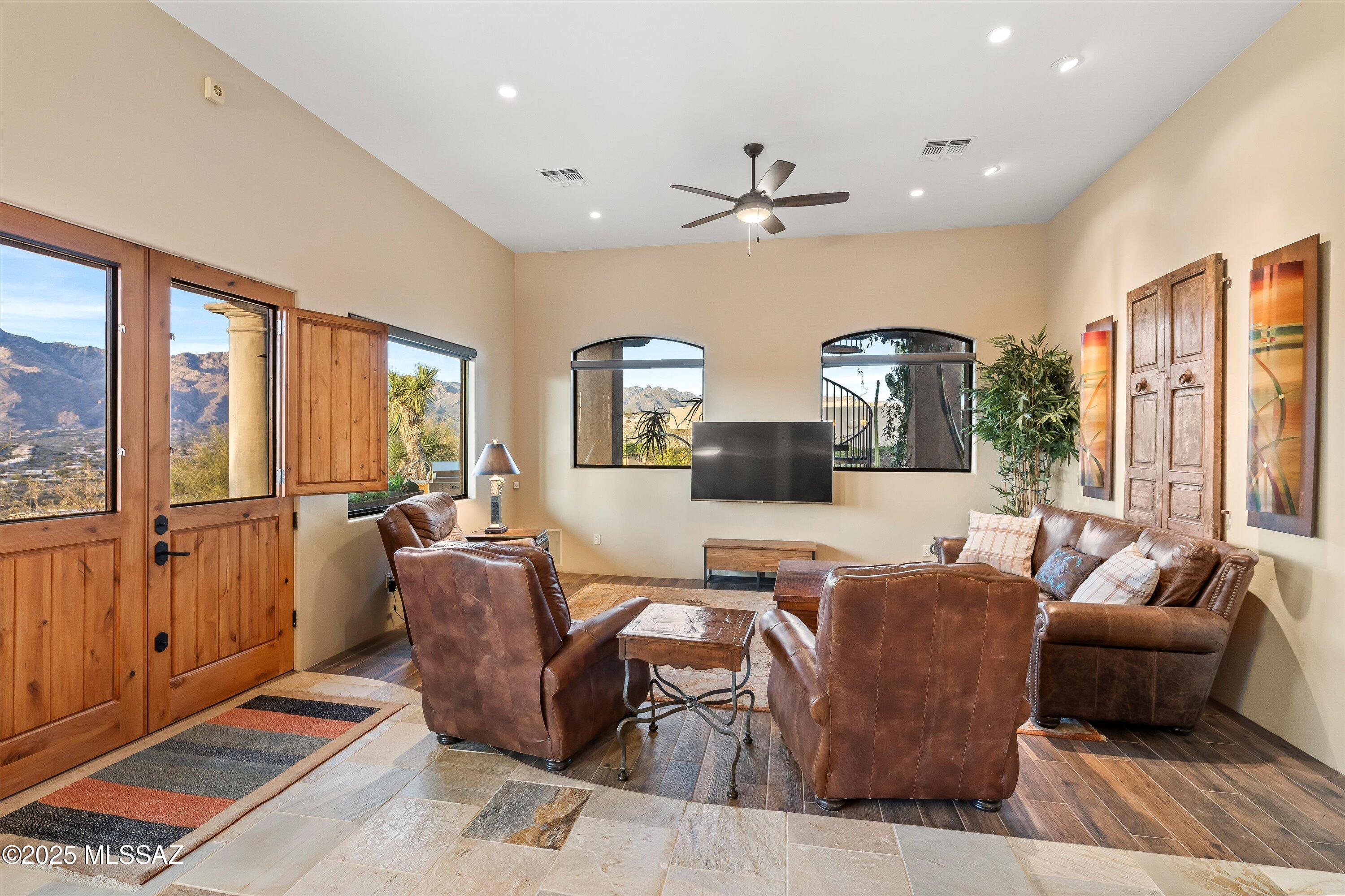 7557 E Crested Saguaro Place