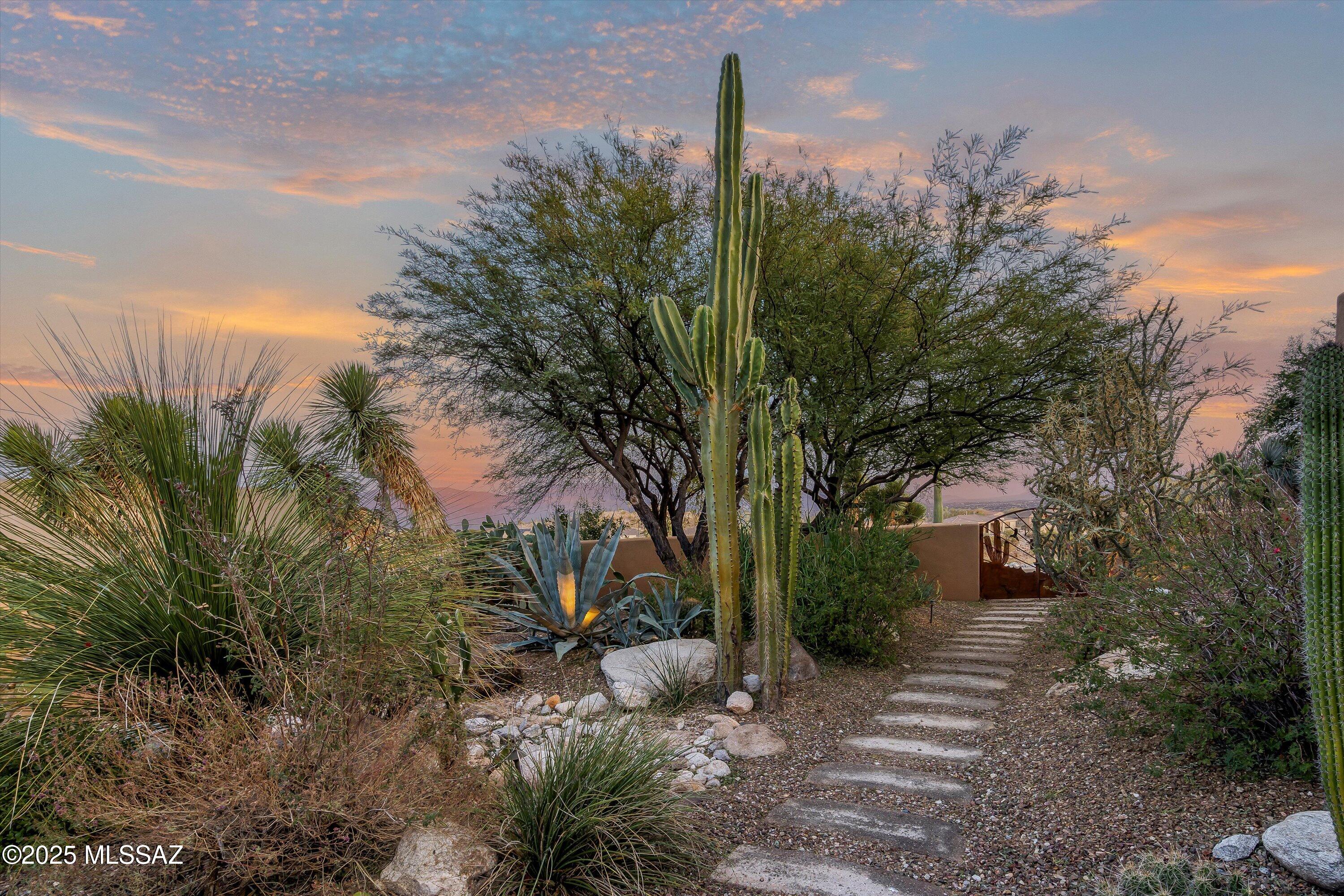 7557 E Crested Saguaro Place