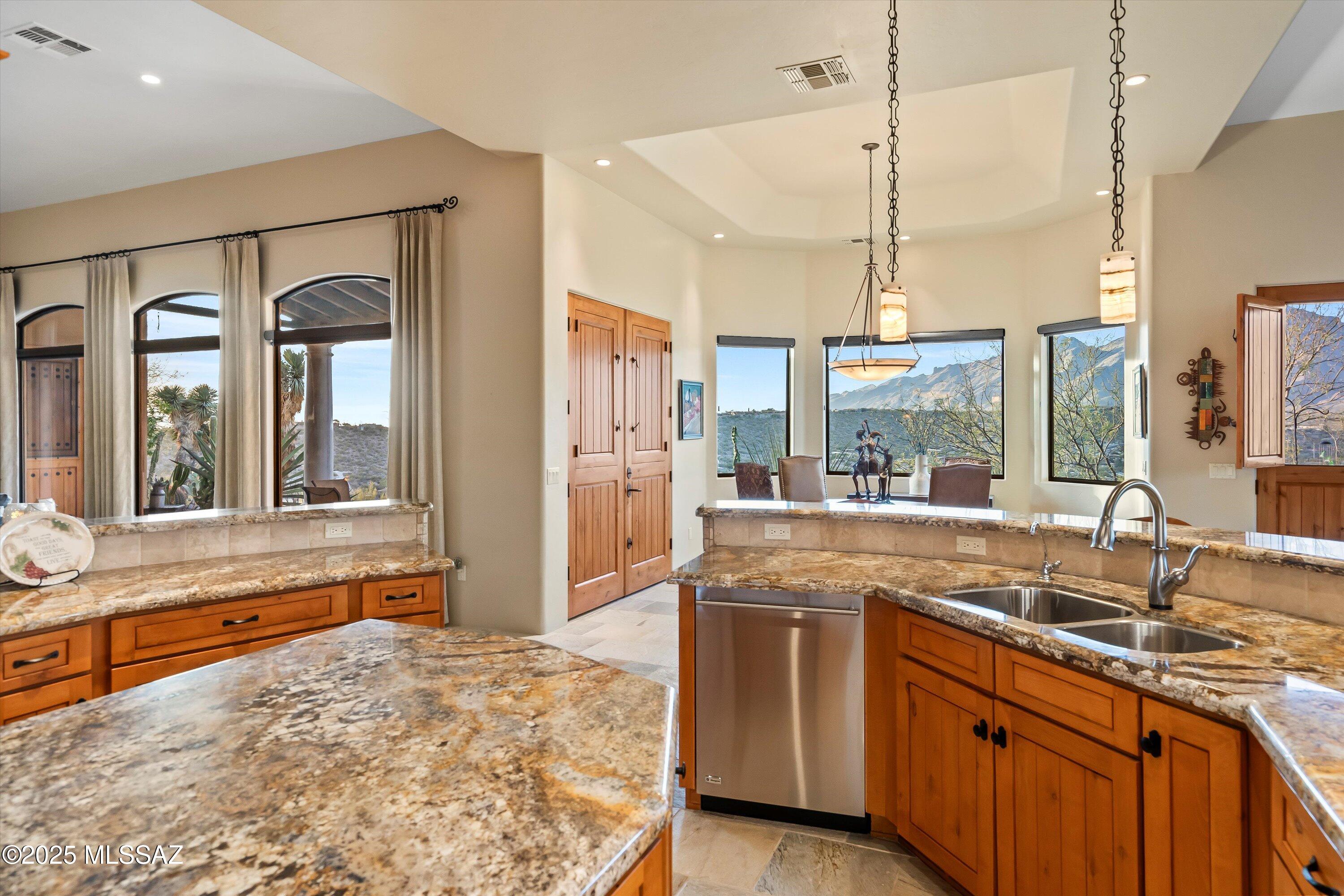 7557 E Crested Saguaro Place