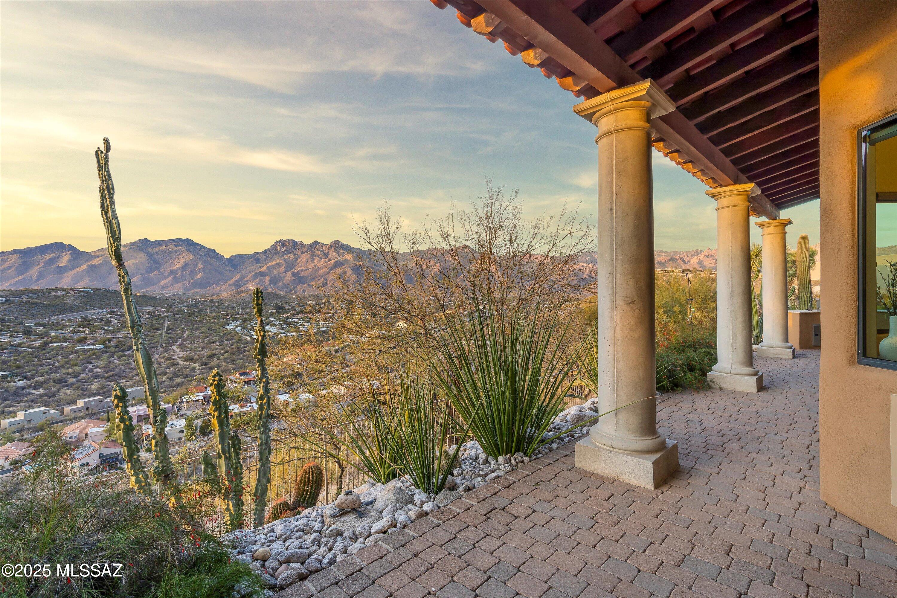 7557 E Crested Saguaro Place