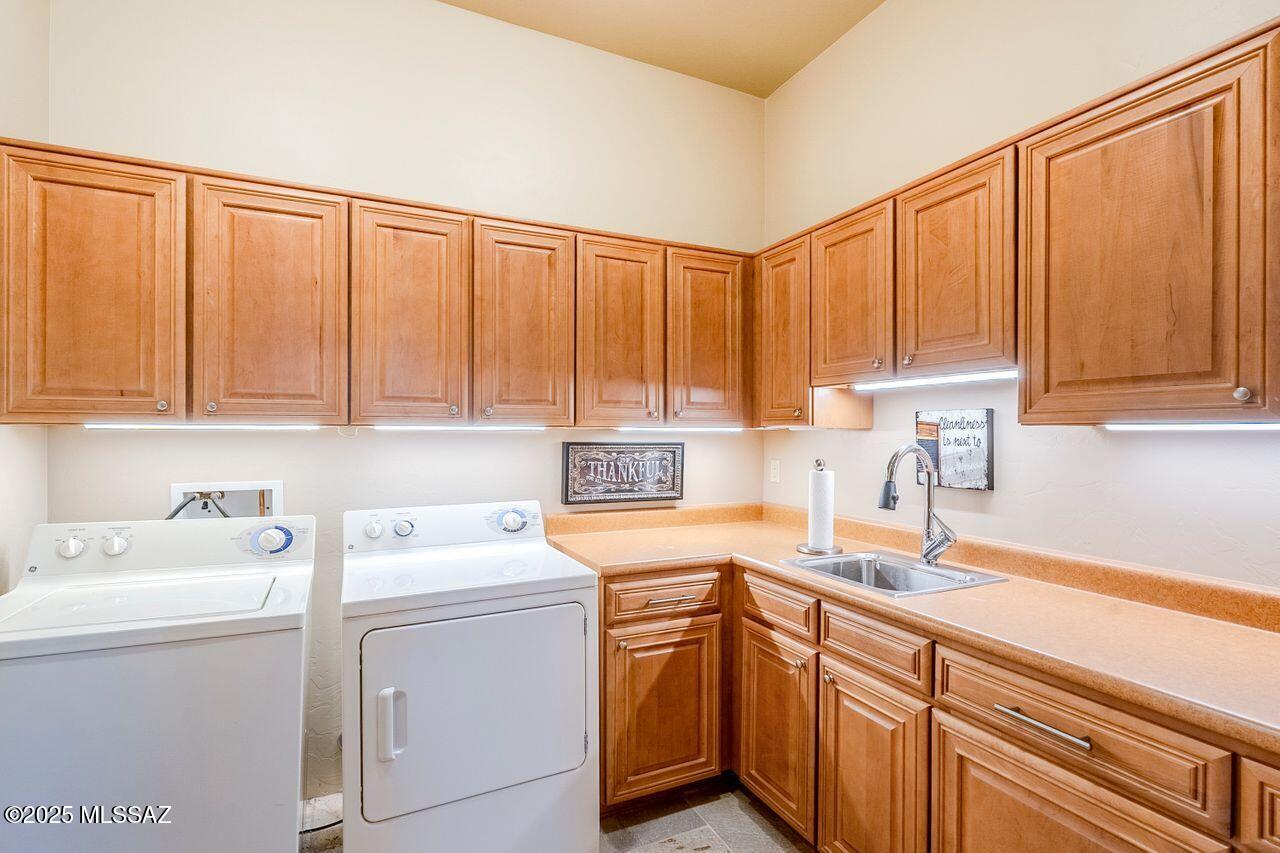 7557 E Crested Saguaro Place