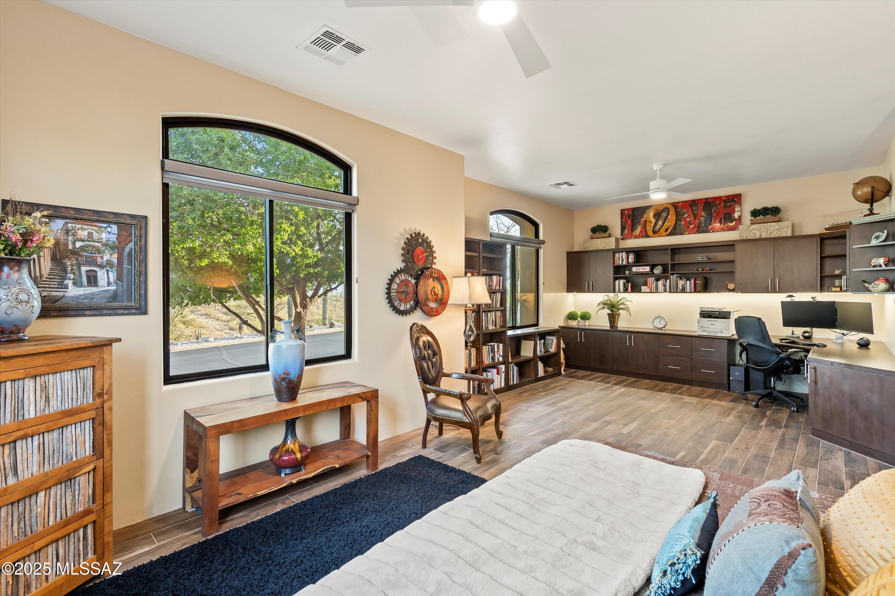 7557 E Crested Saguaro Place