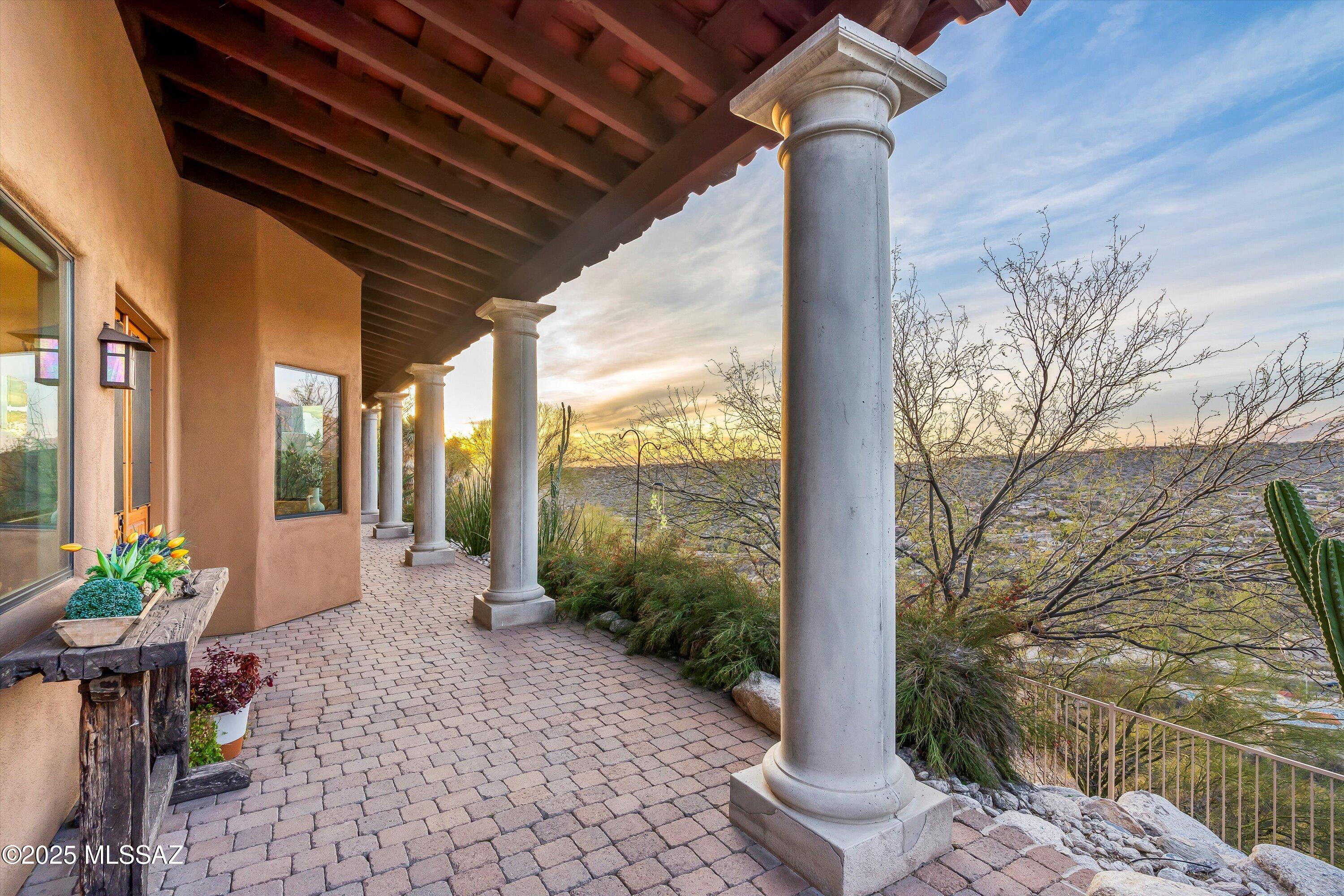7557 E Crested Saguaro Place