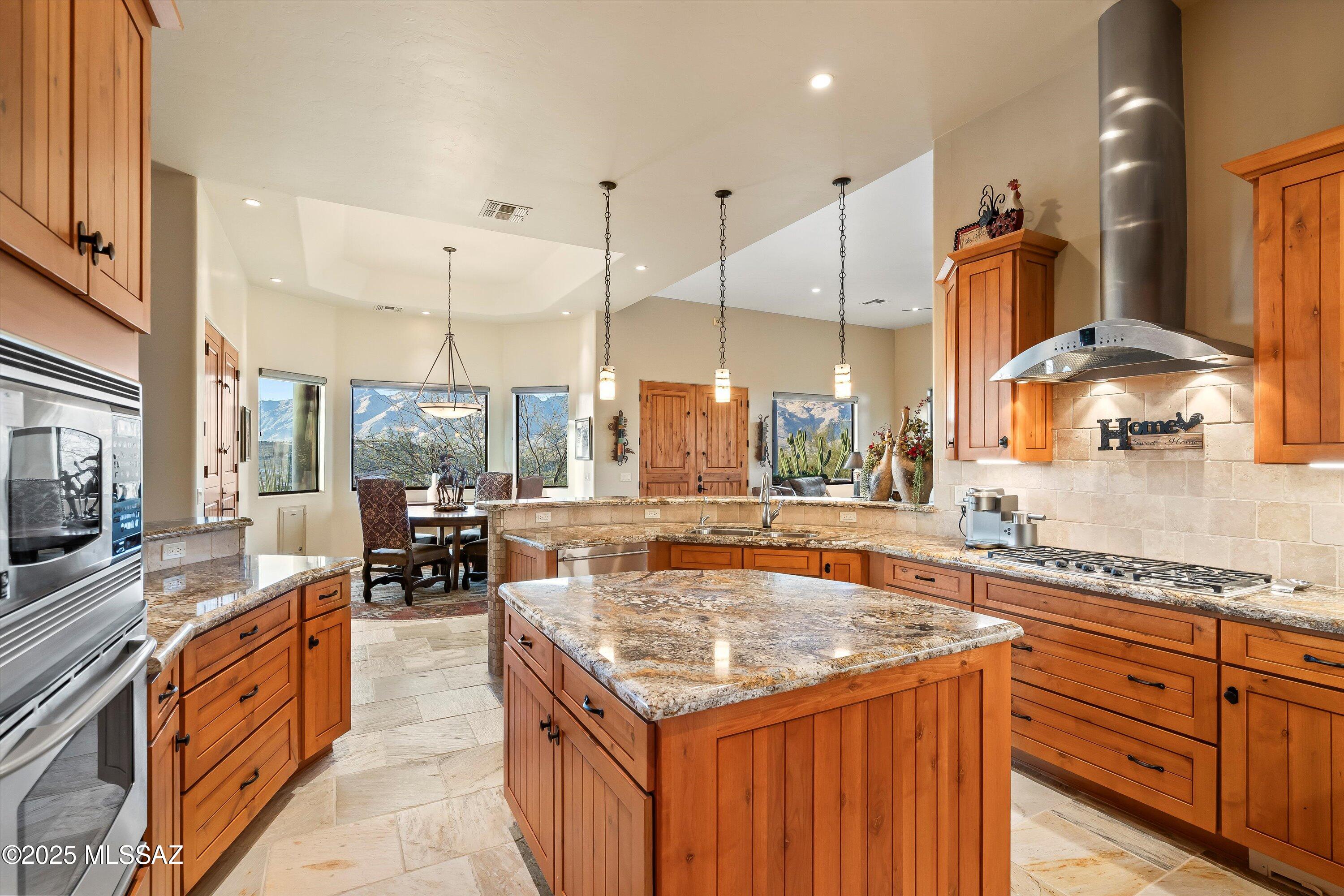 7557 E Crested Saguaro Place