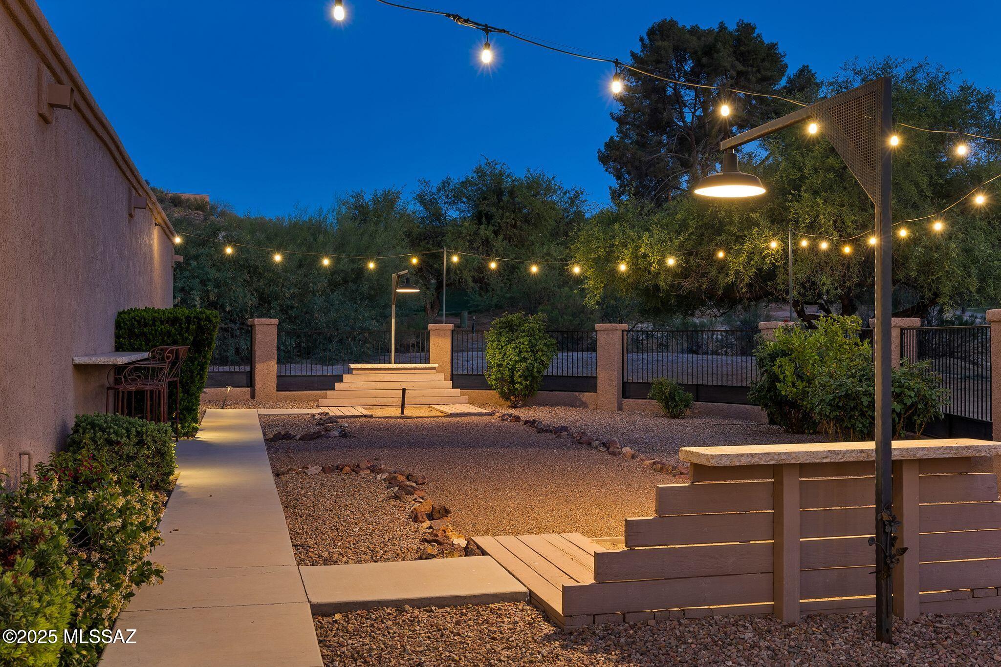 915 W Landoran Lane