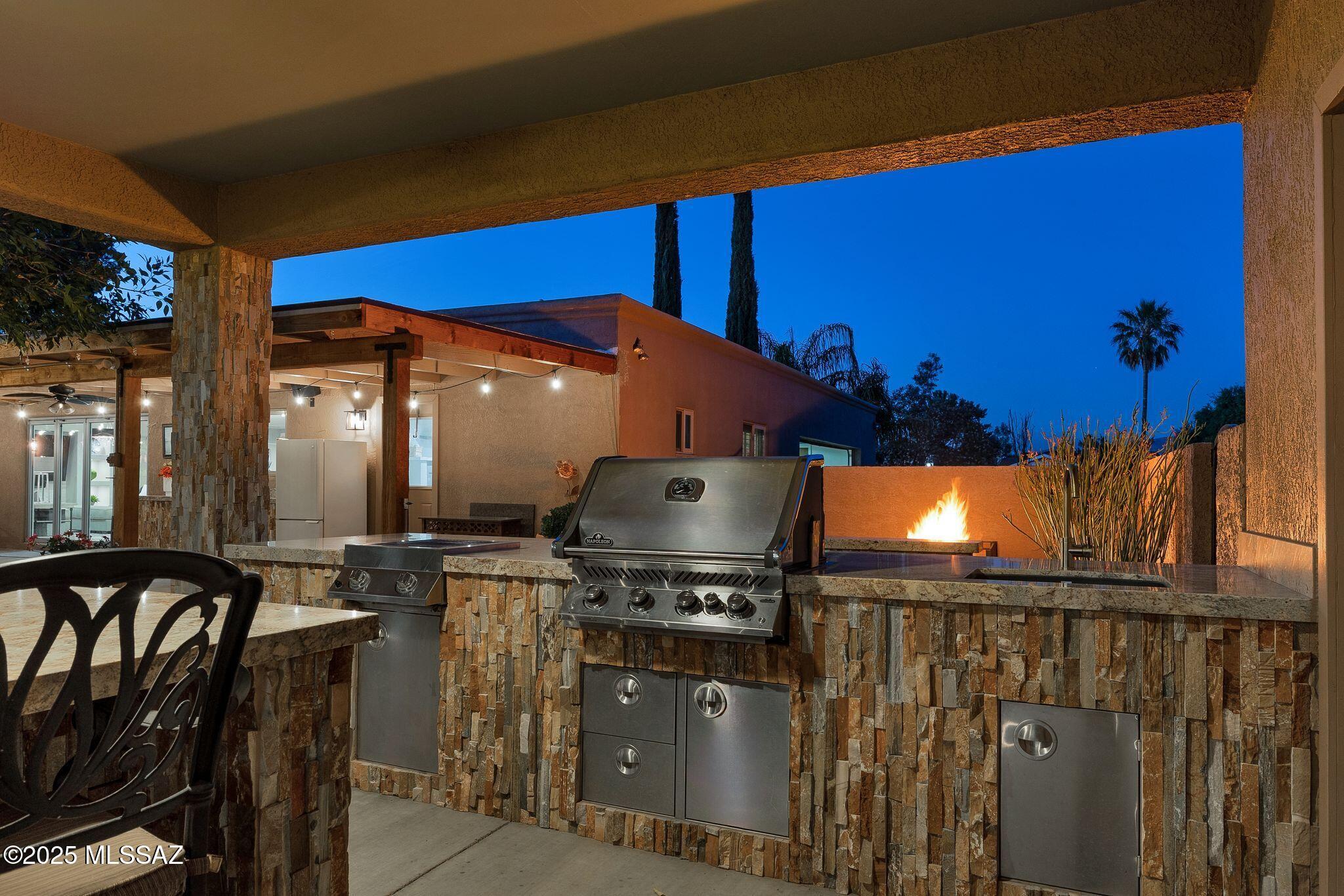 915 W Landoran Lane