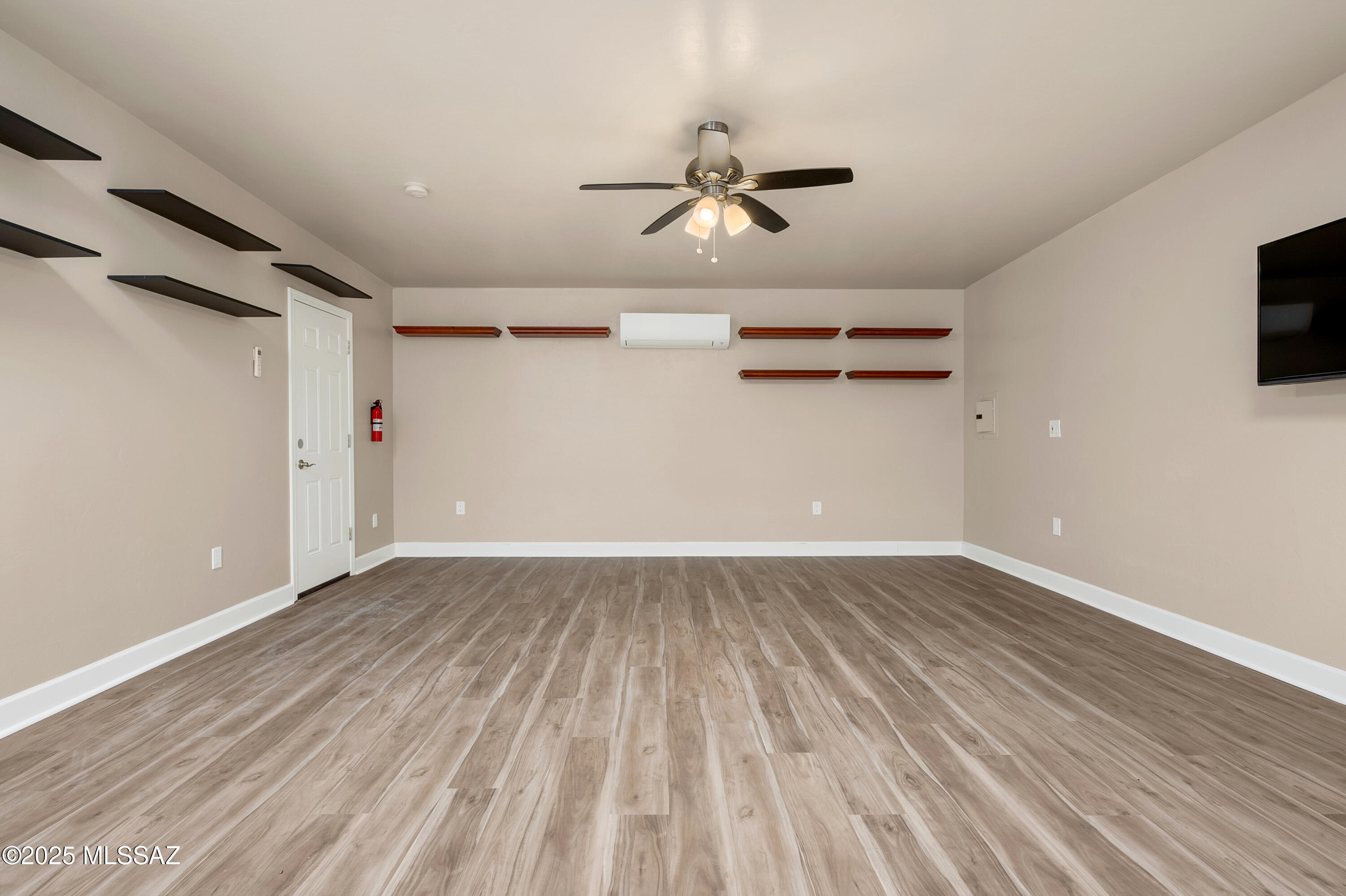 915 W Landoran Lane