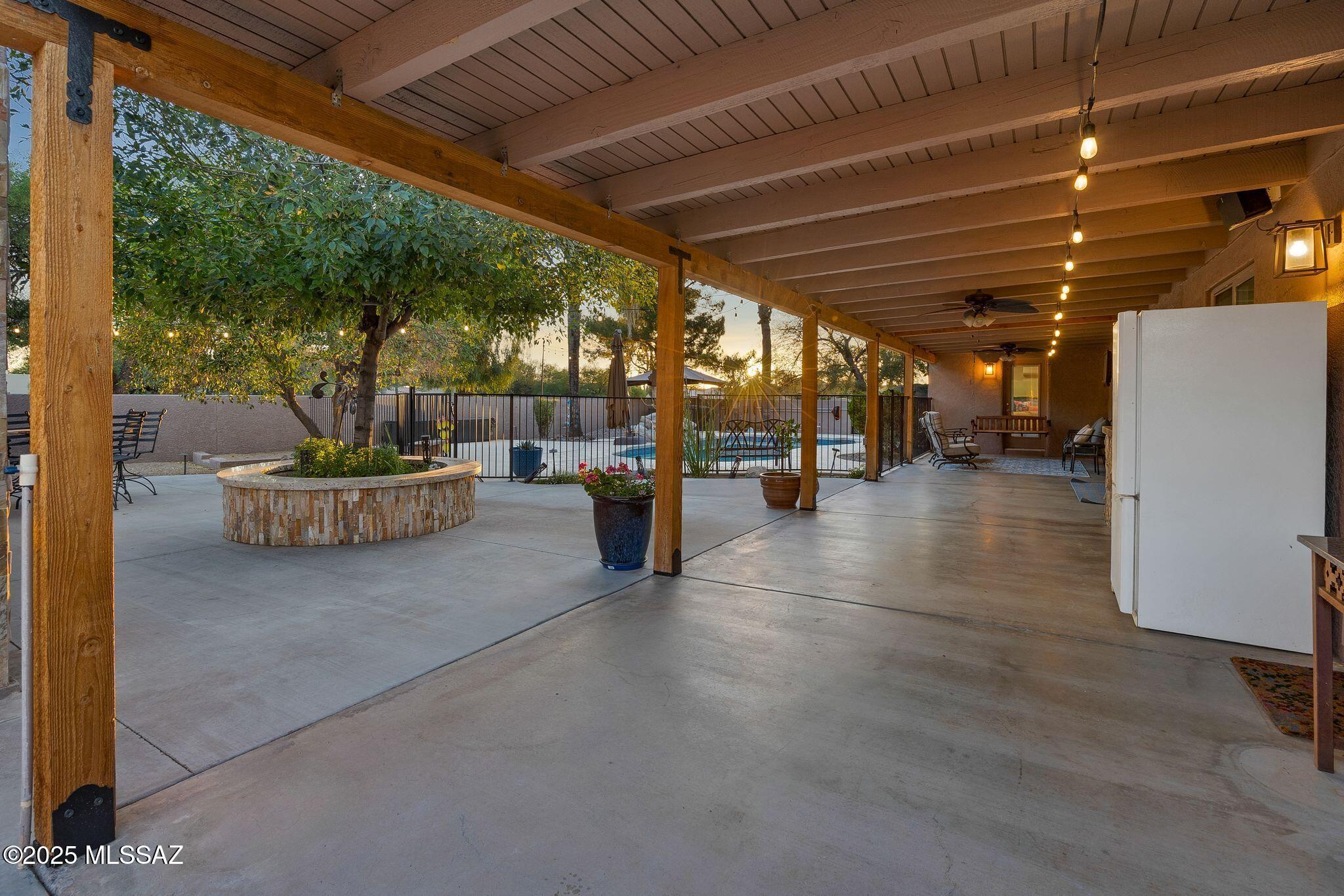915 W Landoran Lane