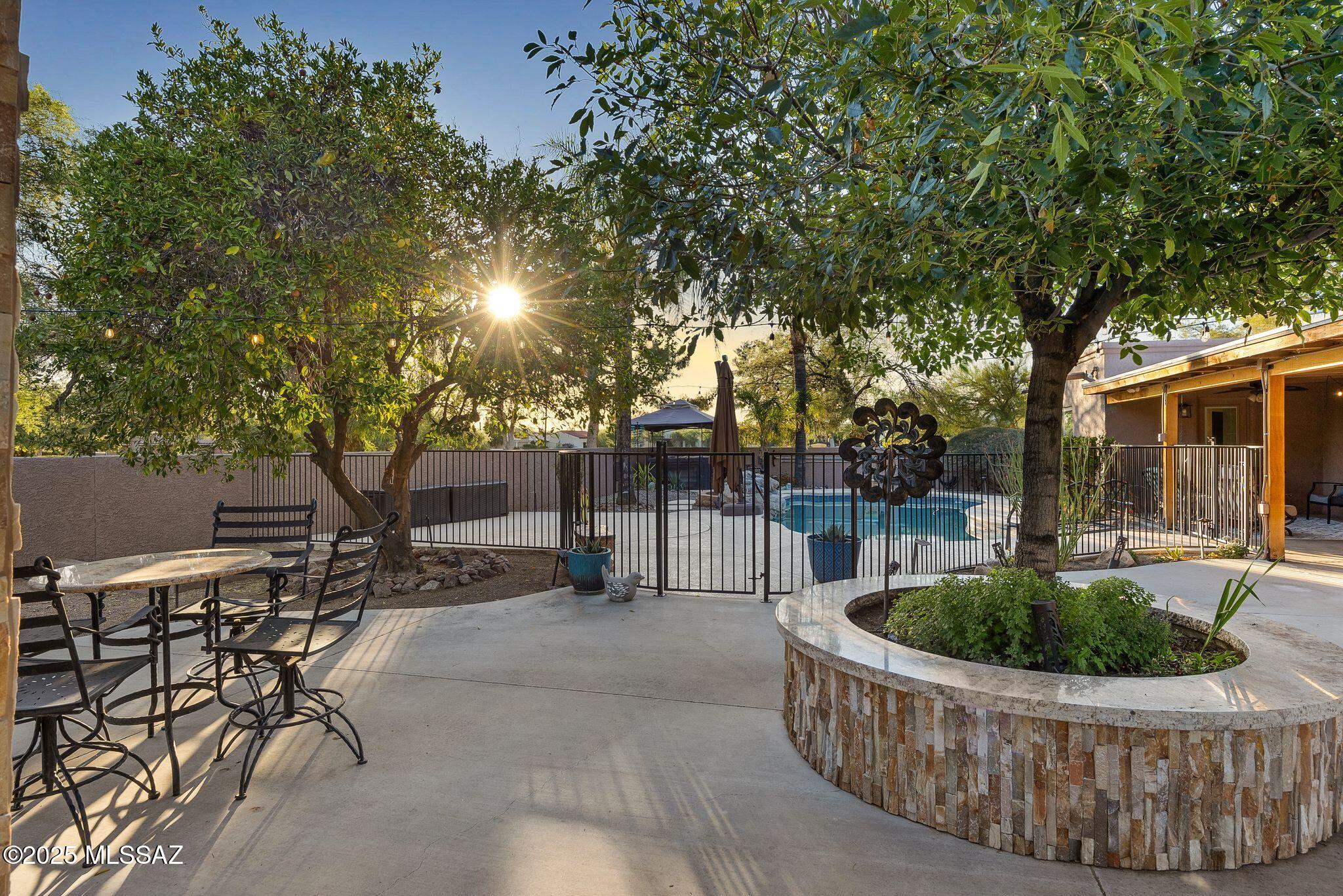 915 W Landoran Lane