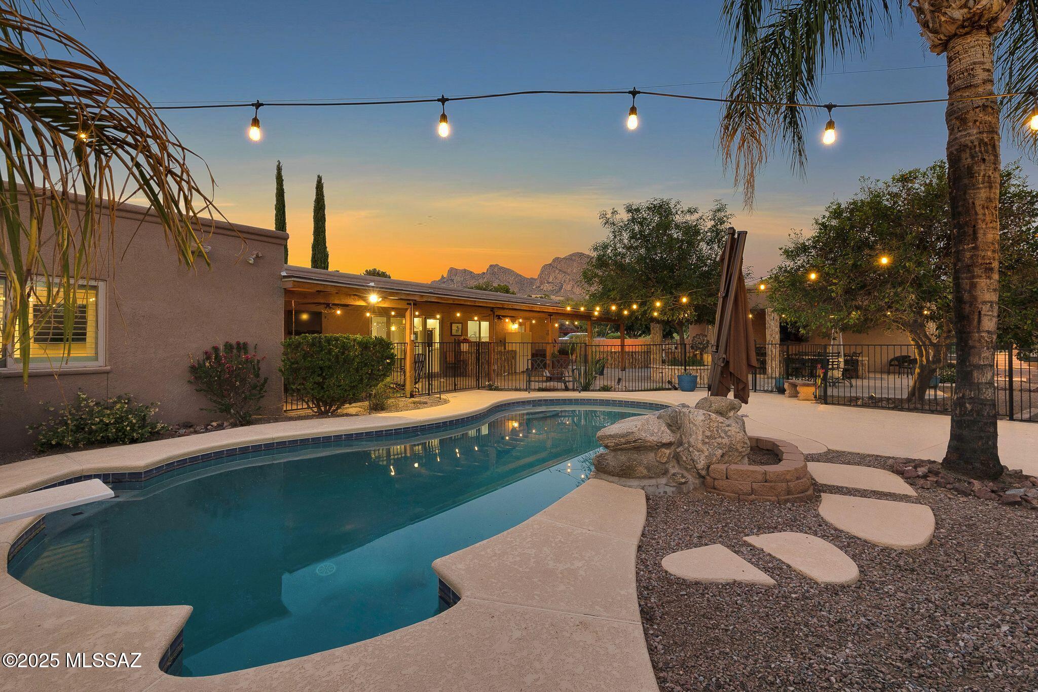 915 W Landoran Lane
