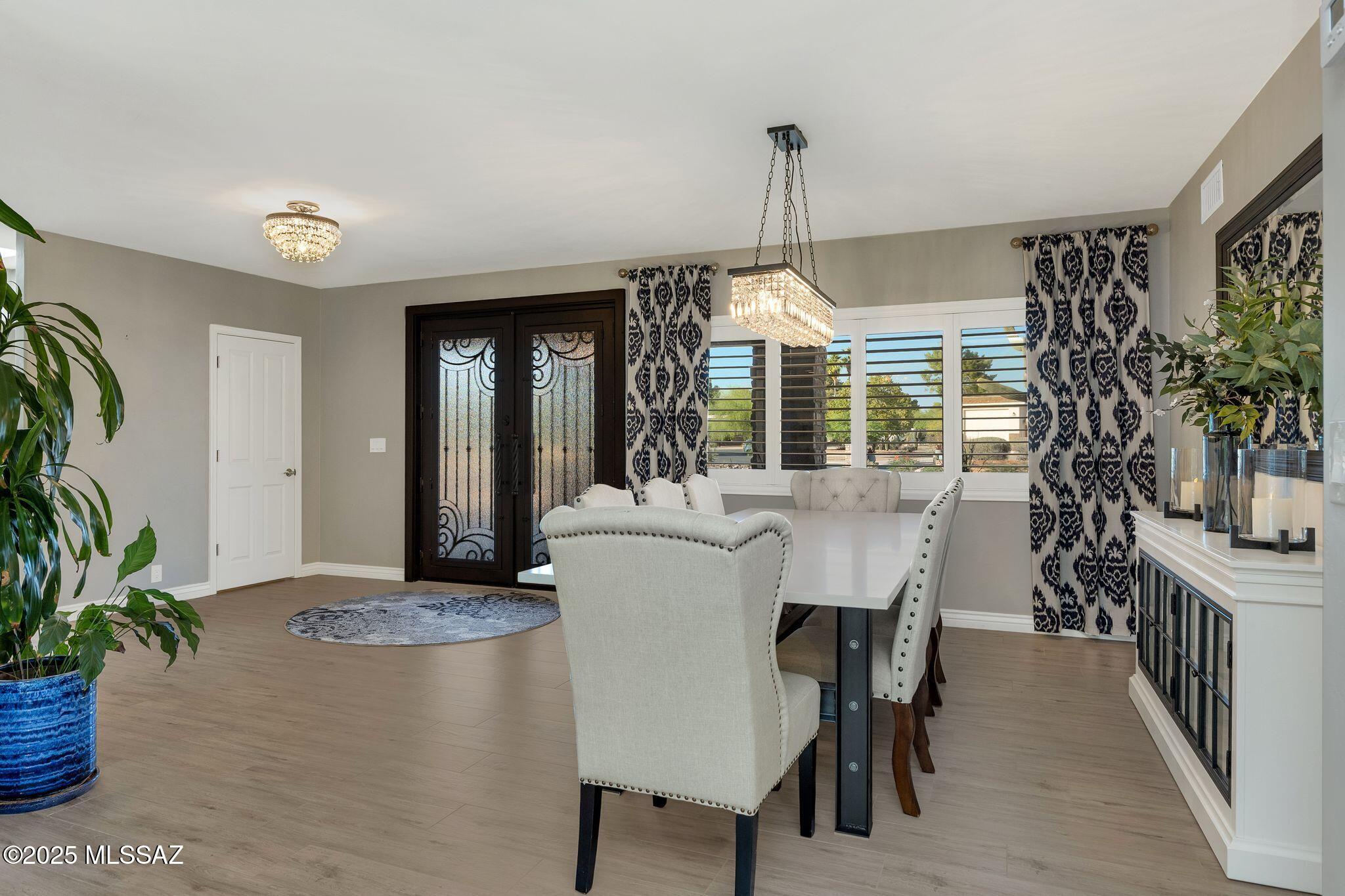915 W Landoran Lane