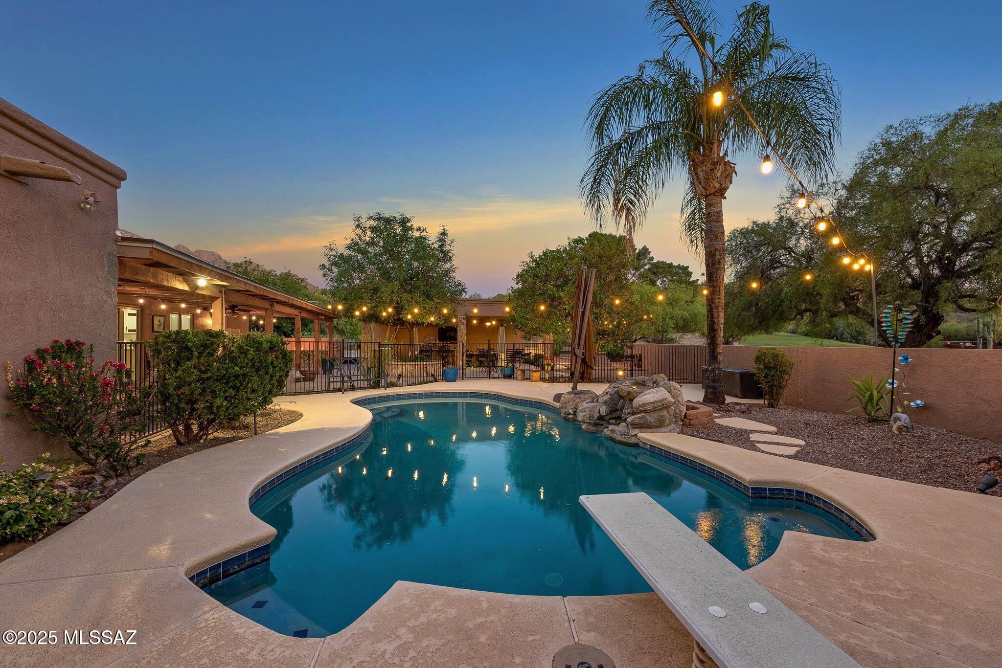 915 W Landoran Lane