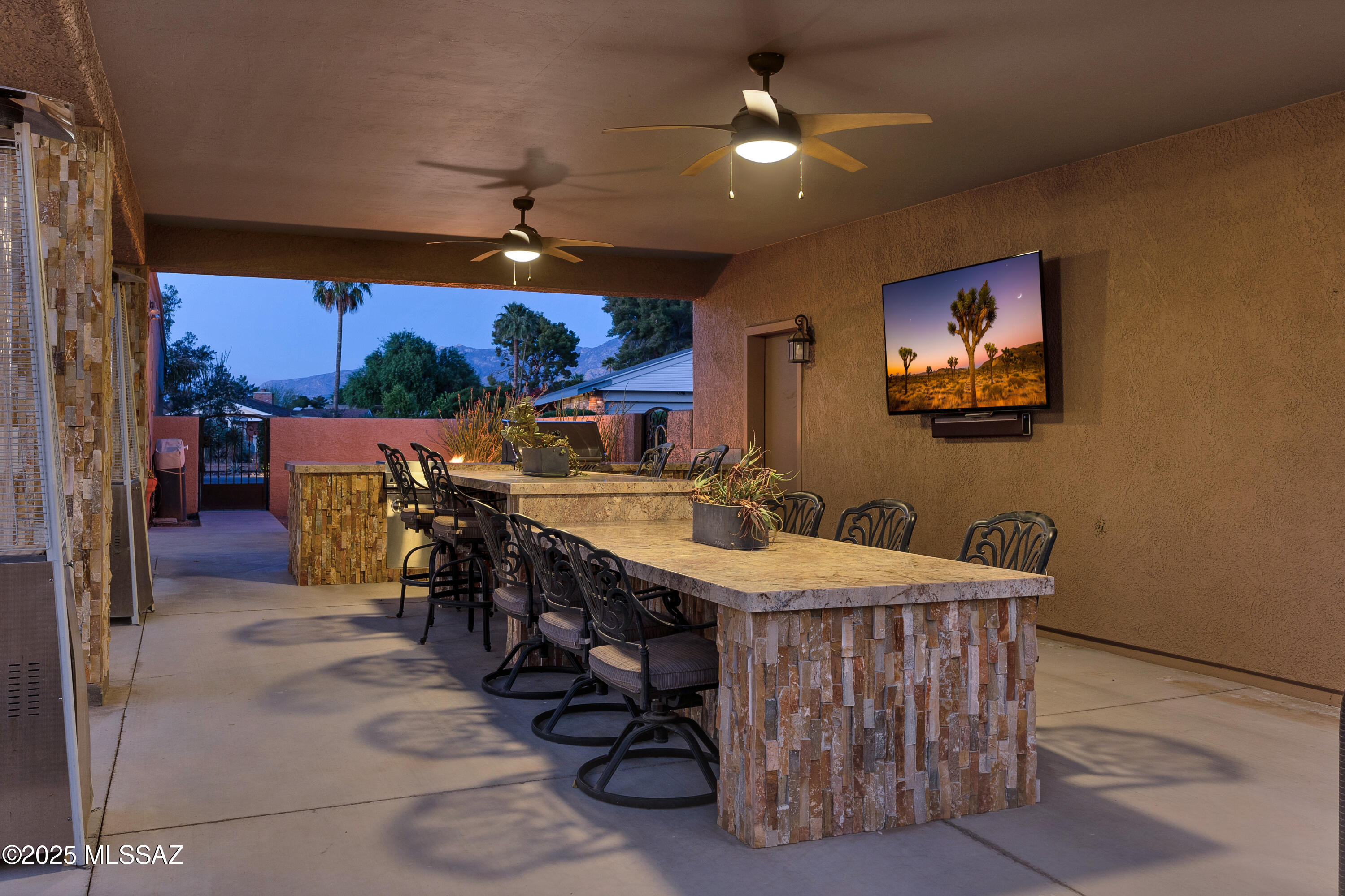 915 W Landoran Lane