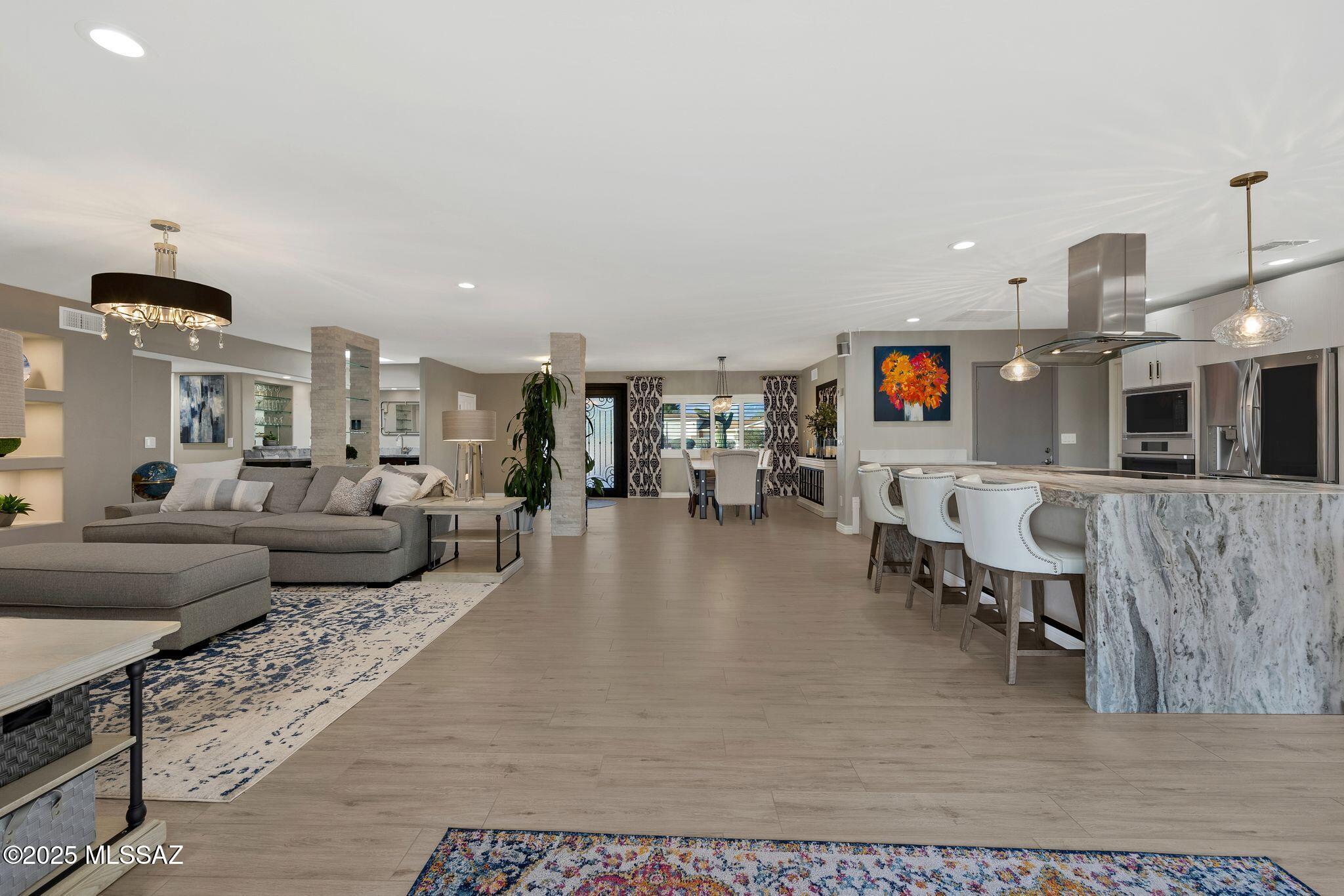 915 W Landoran Lane