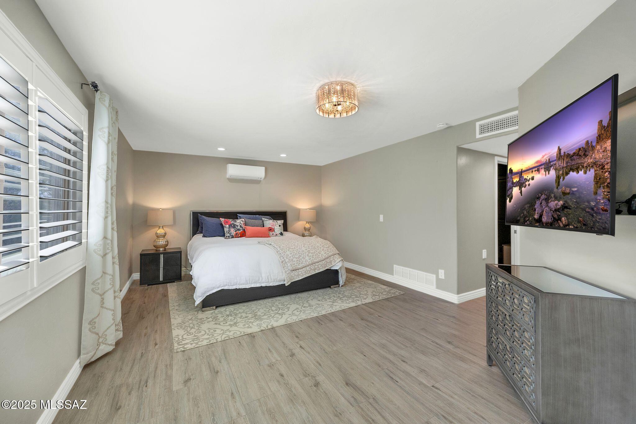 915 W Landoran Lane