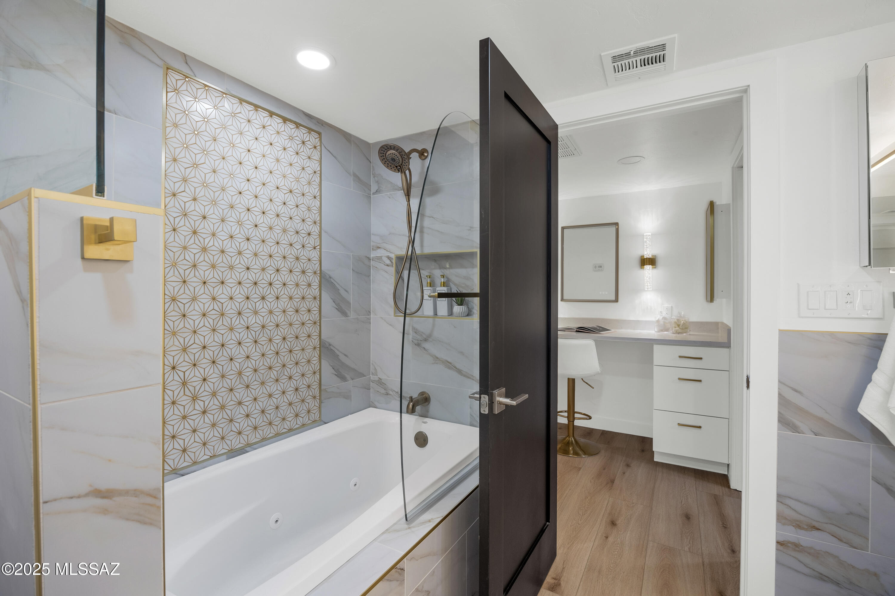 6126 E San Leandro Drive