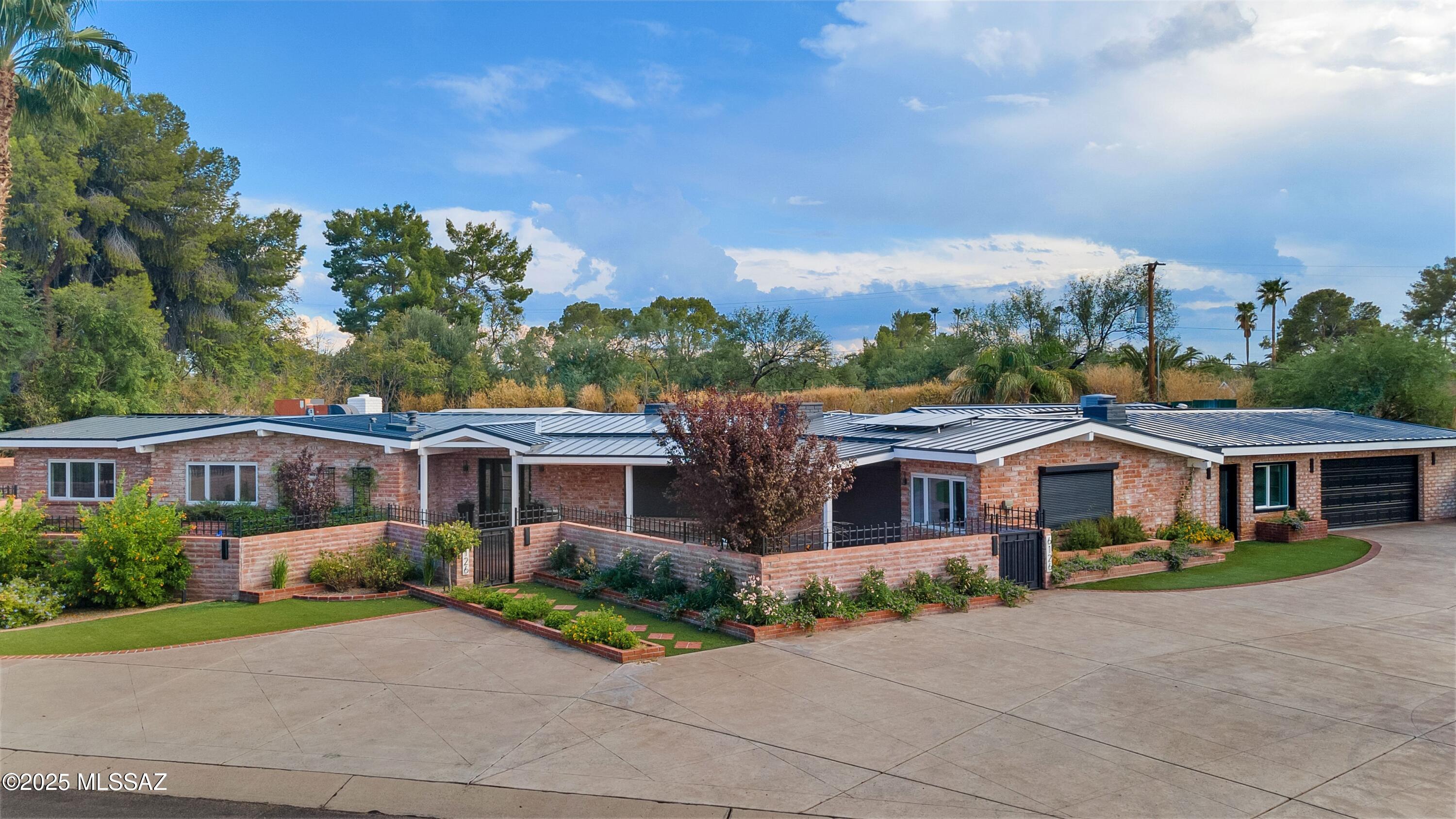 6126 E San Leandro Drive