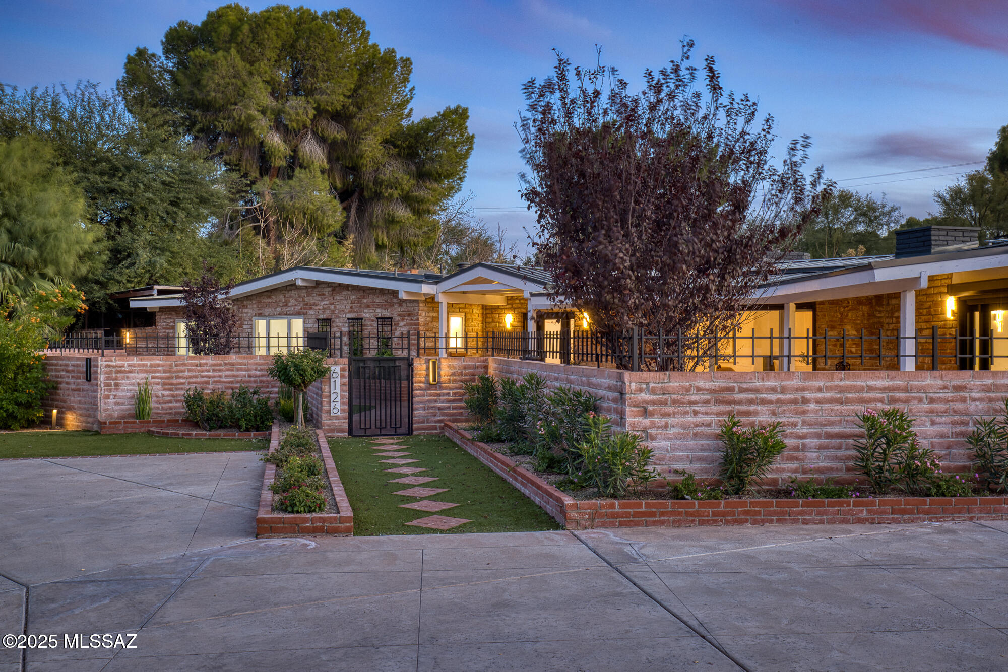 6126 E San Leandro Drive