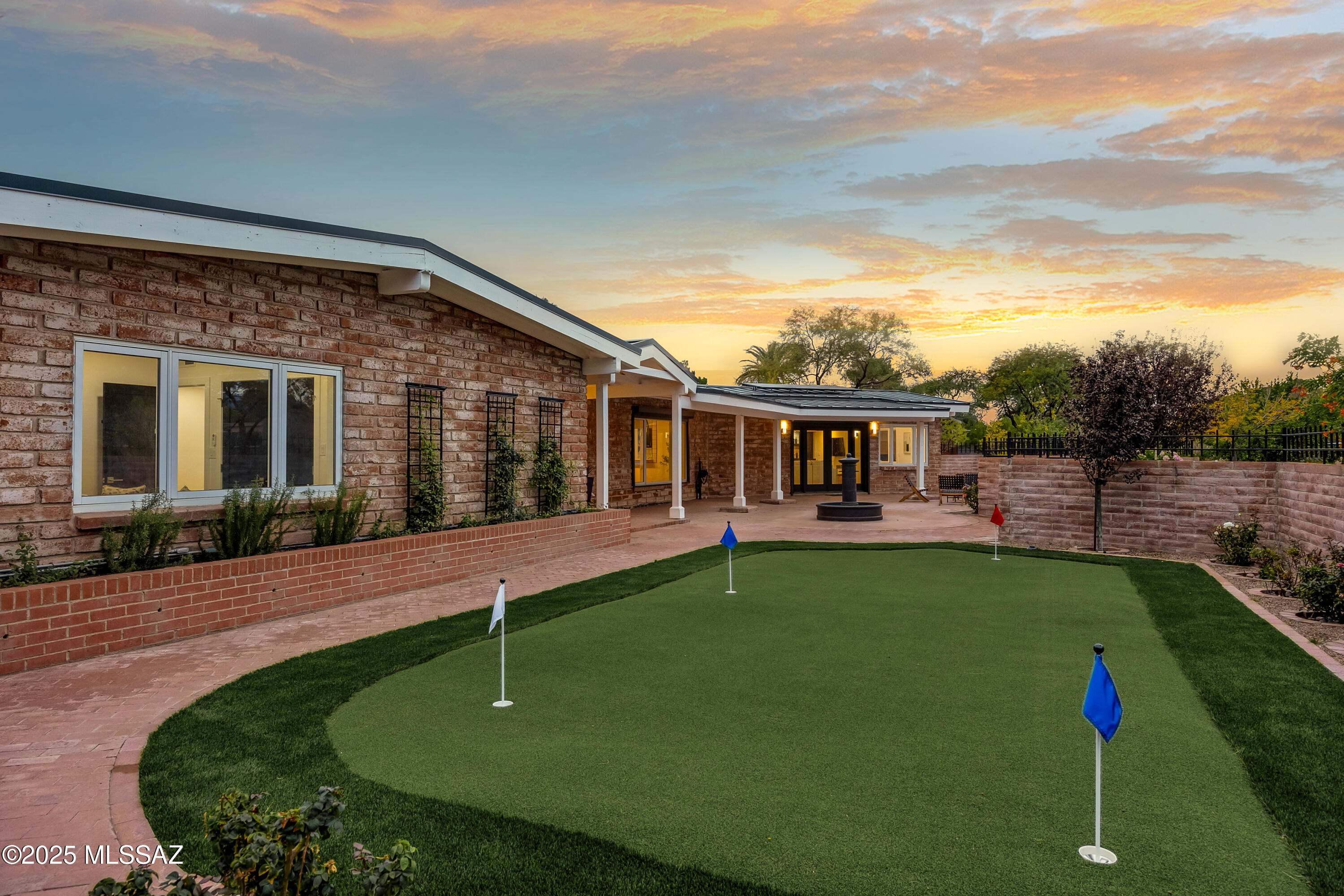 6126 E San Leandro Drive