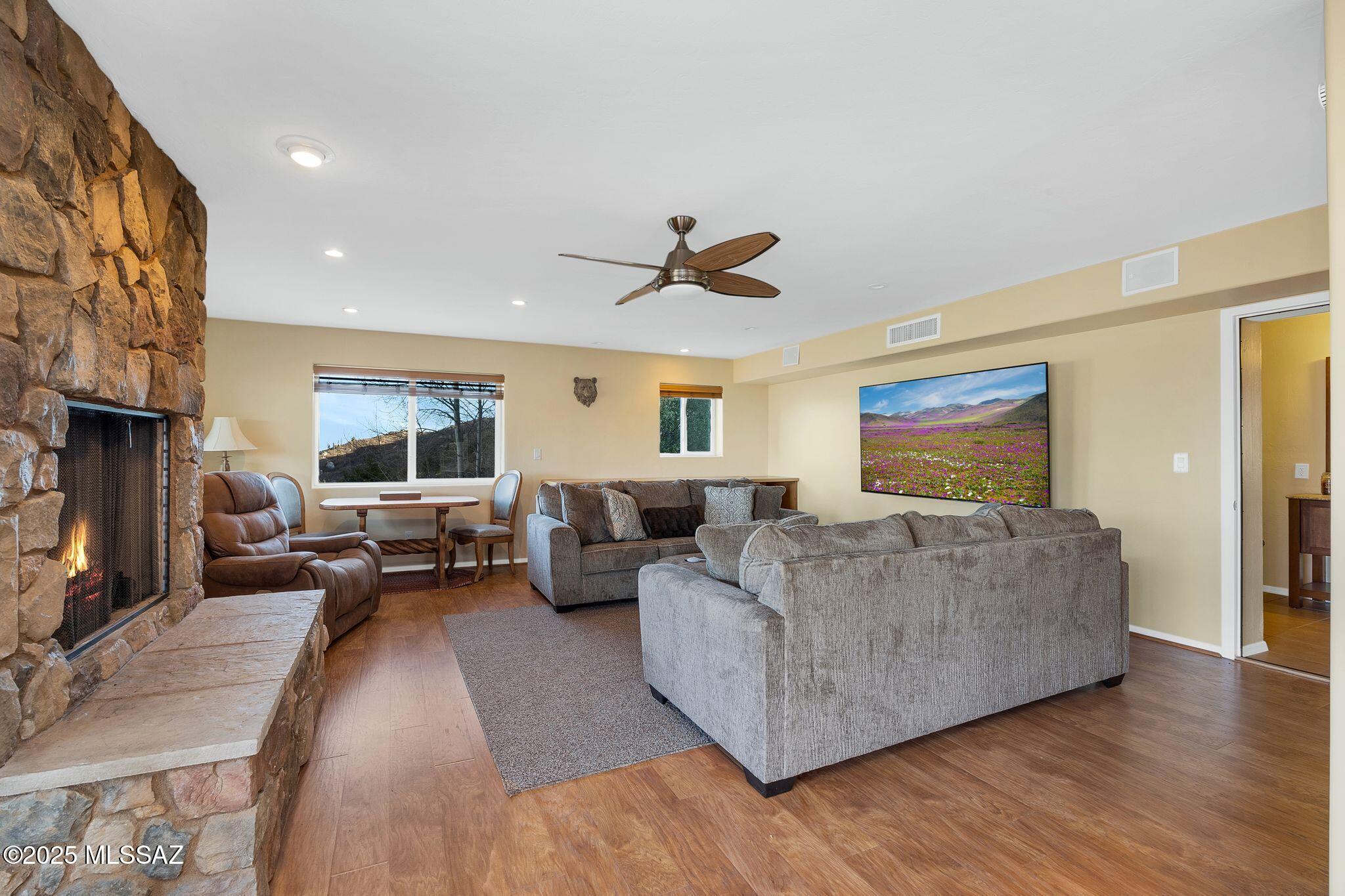 12925 N Phoenix Avenue