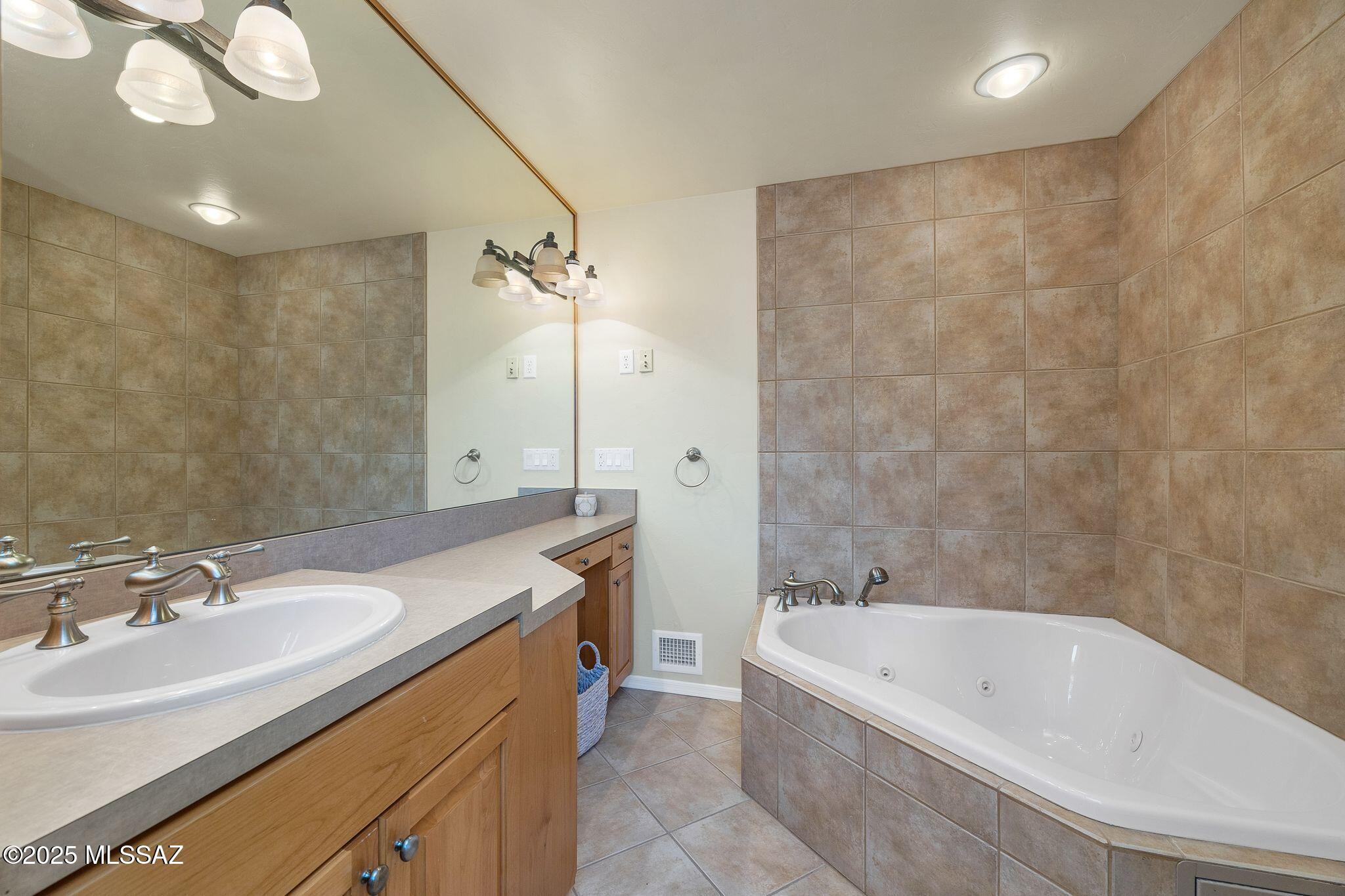 12925 N Phoenix Avenue