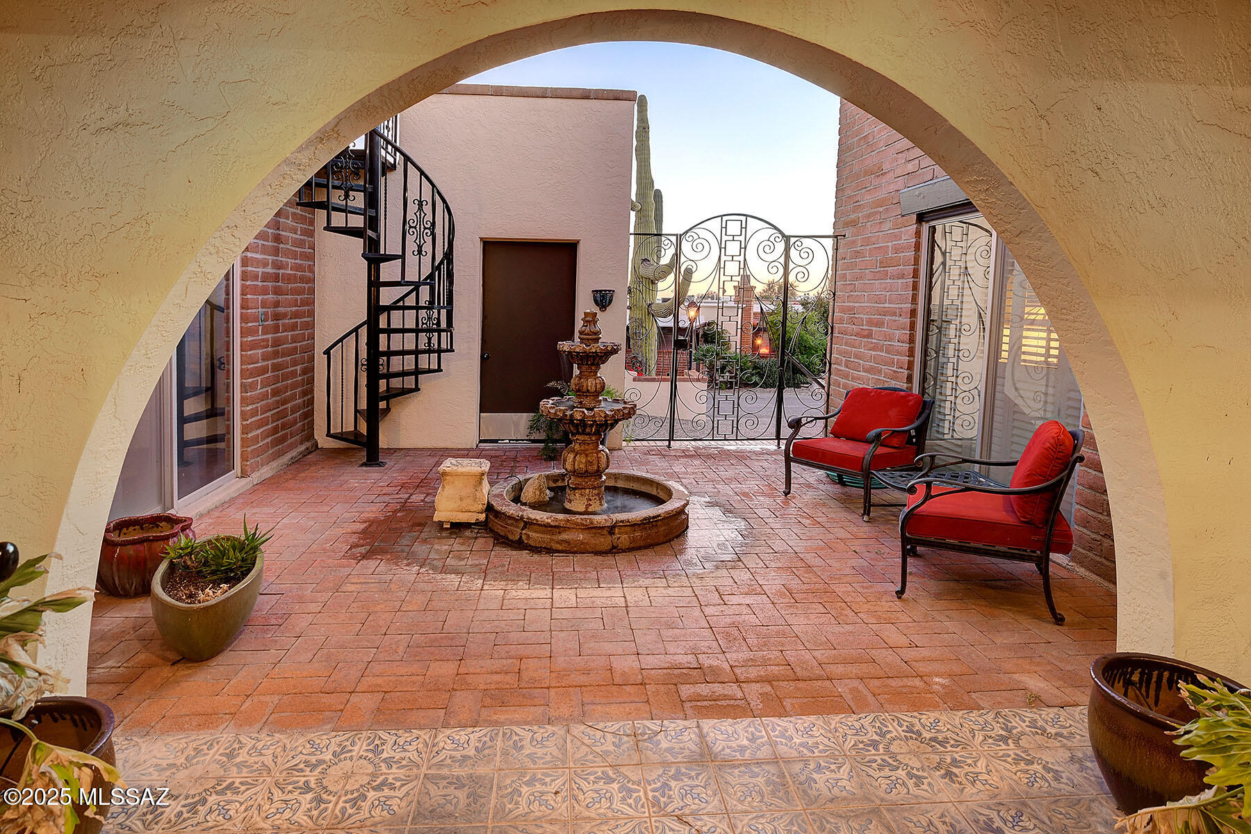 2611 E Avenida De Maria