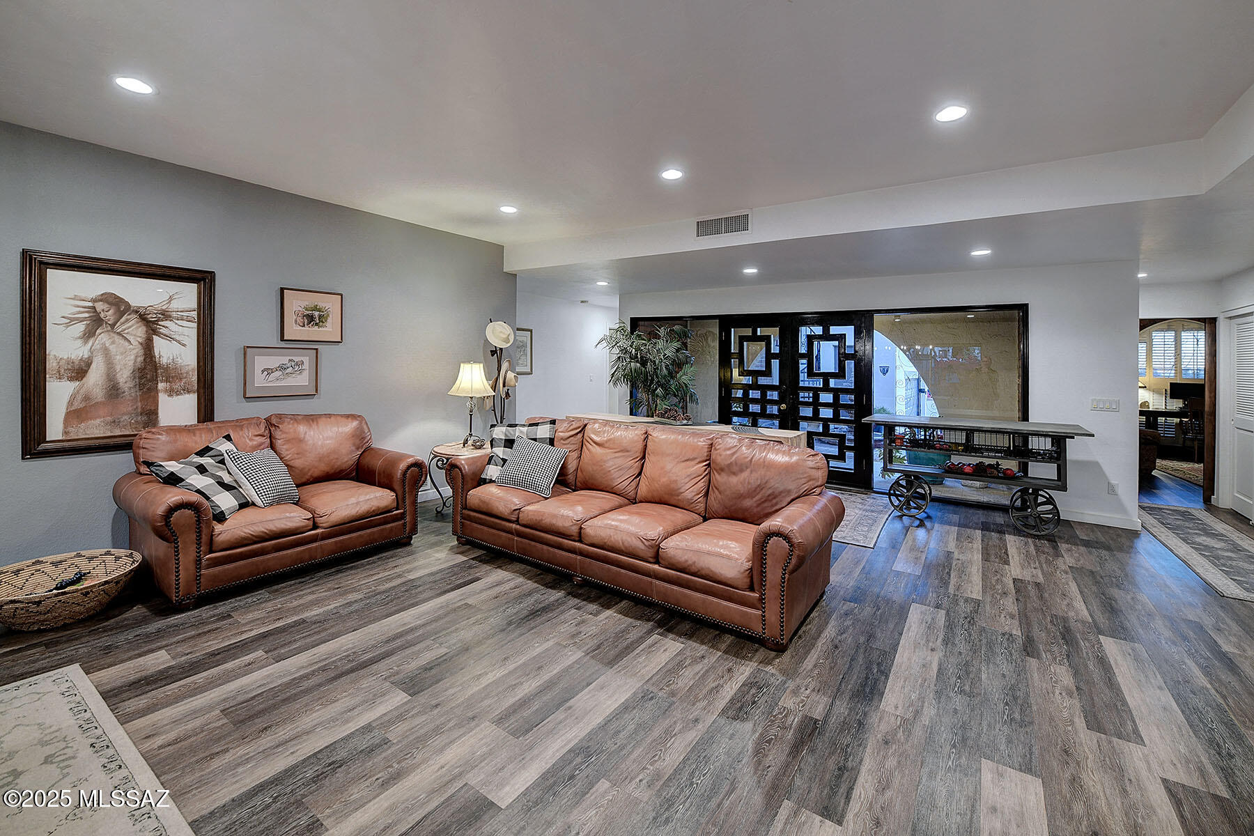 2611 E Avenida De Maria