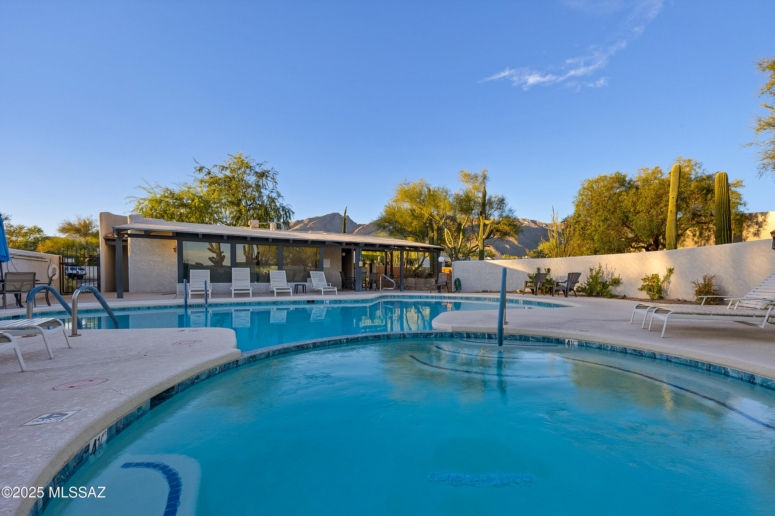 4558 E Sunrise Drive