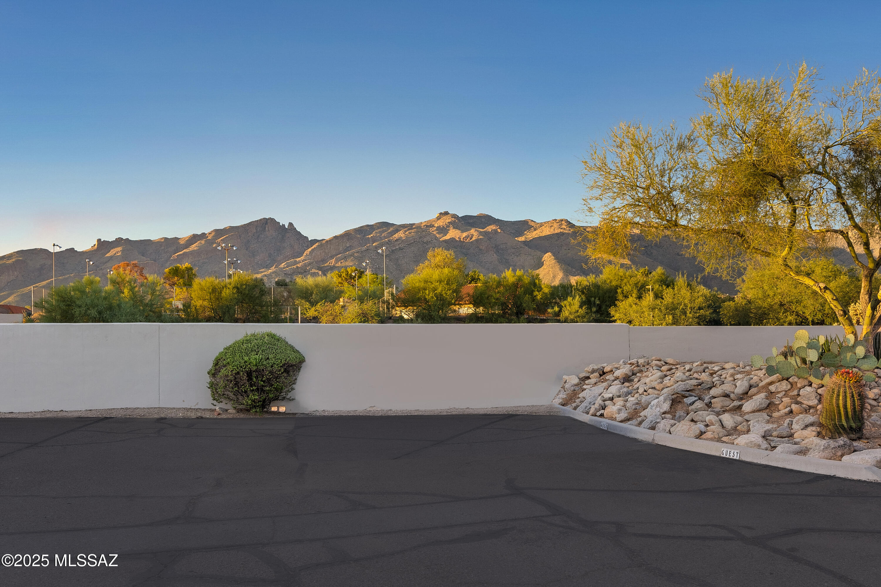 4558 E Sunrise Drive