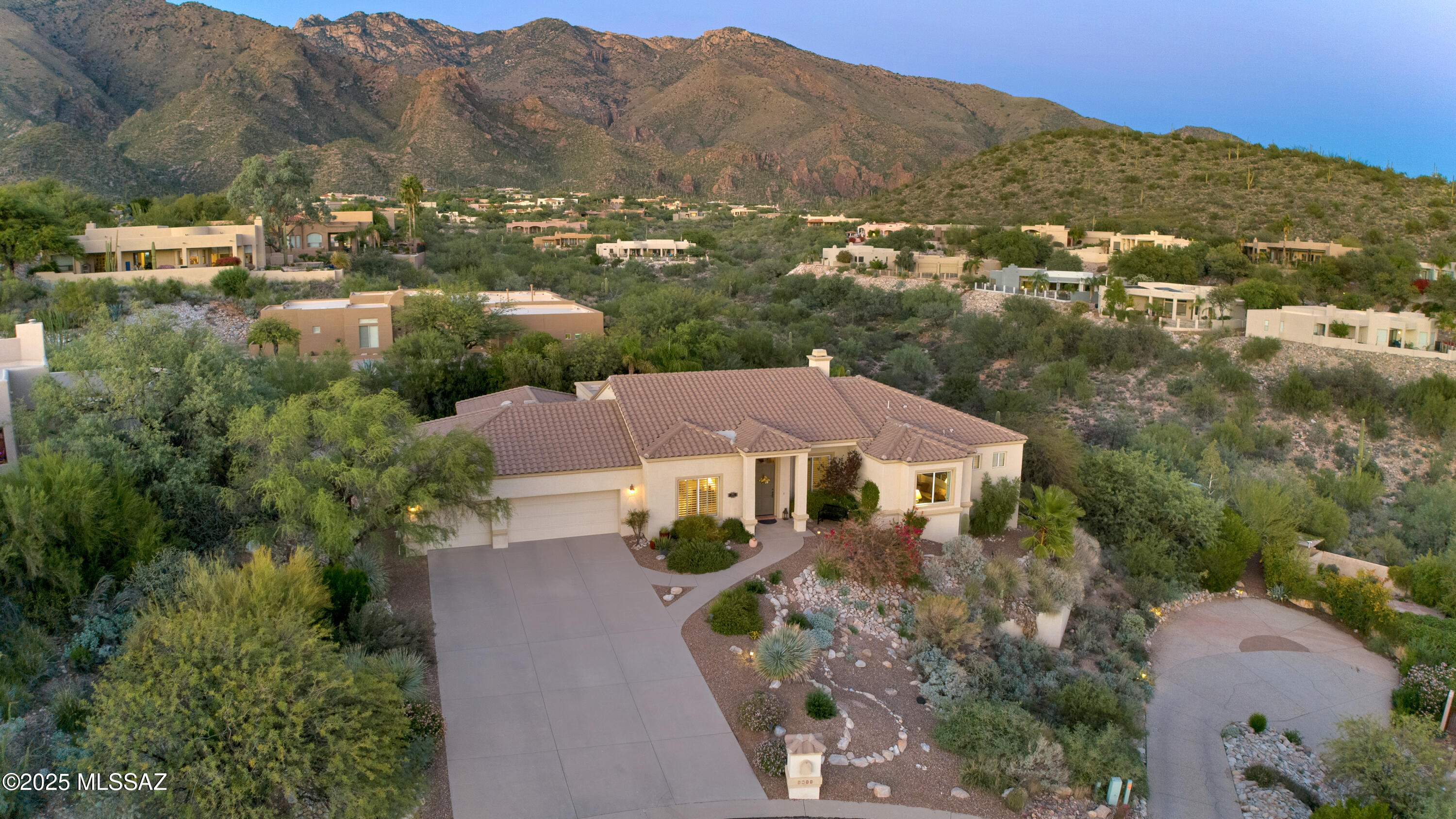 5811 E Placita Rocosa