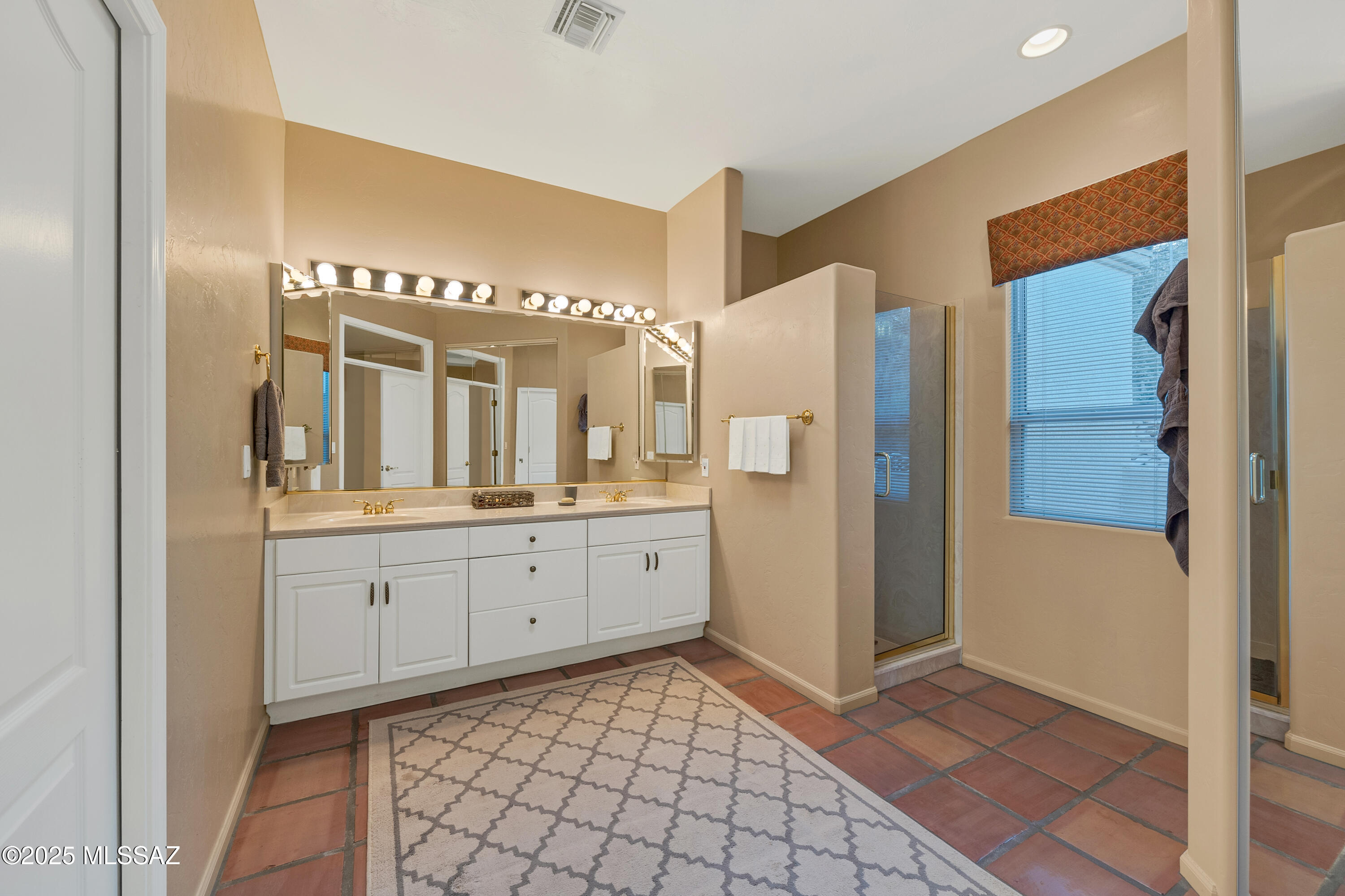 5811 E Placita Rocosa